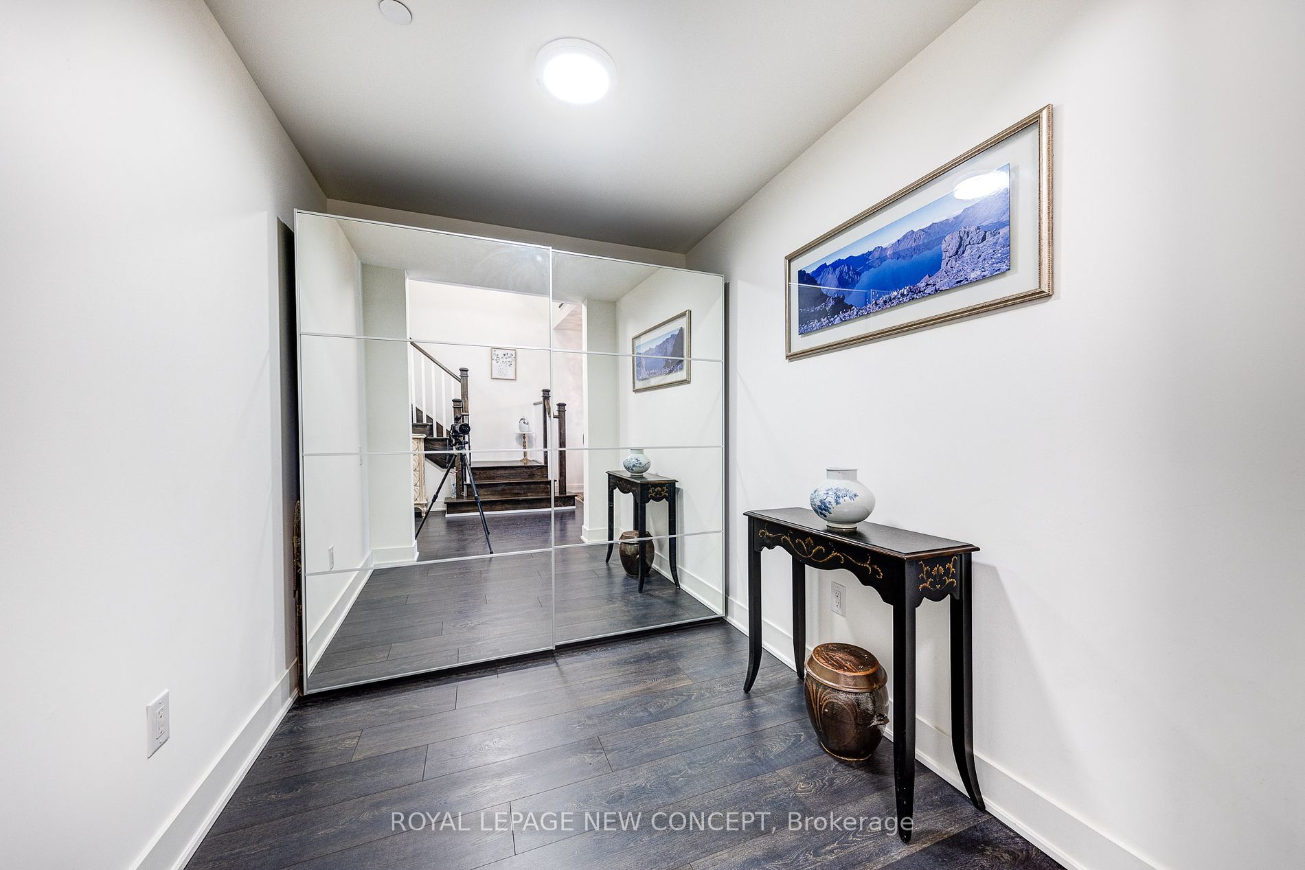 7608 Yonge St, #106
