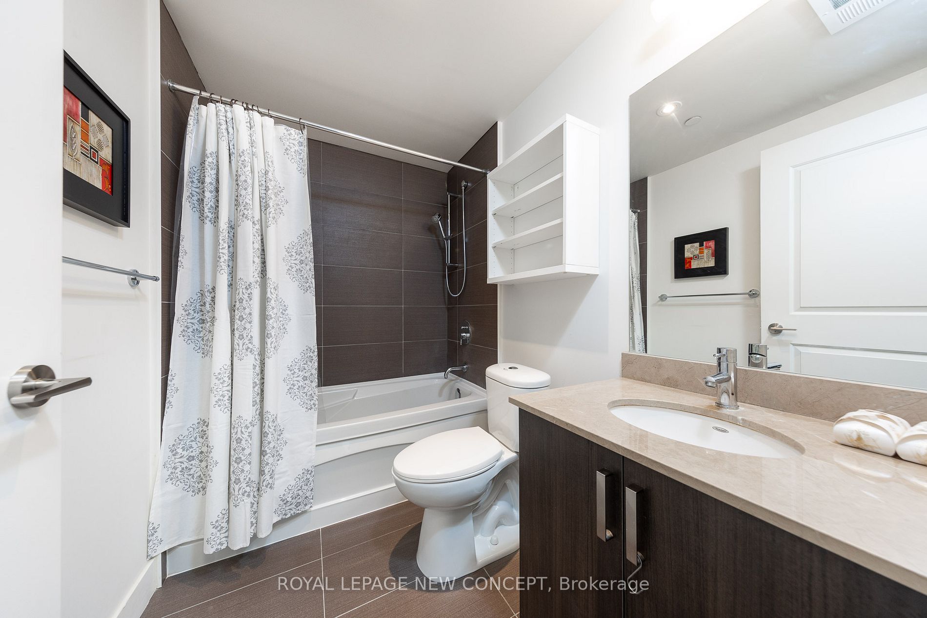 7608 Yonge St, #106