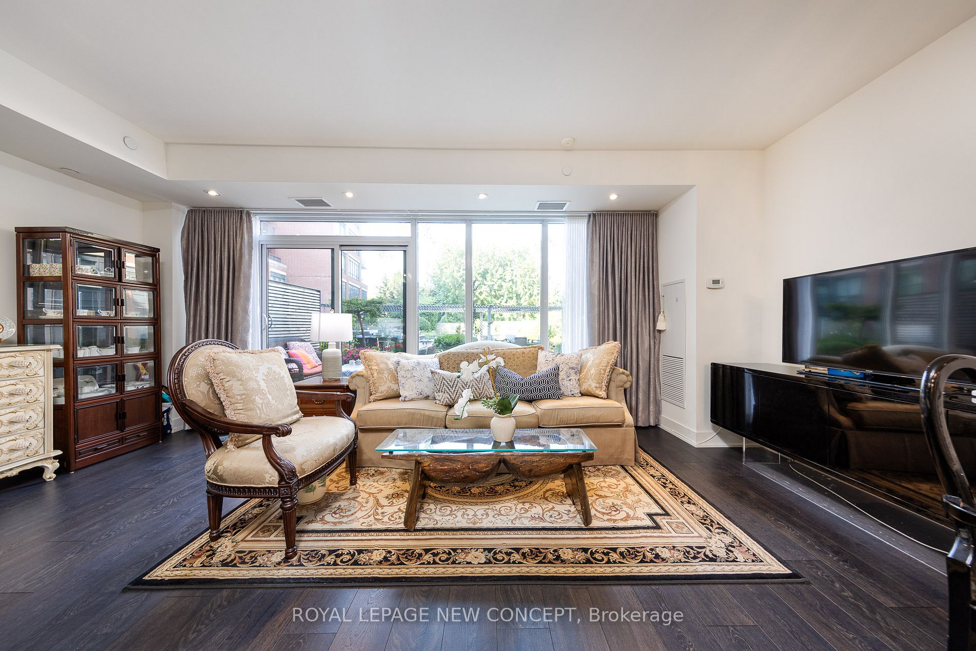 7608 Yonge St, #106