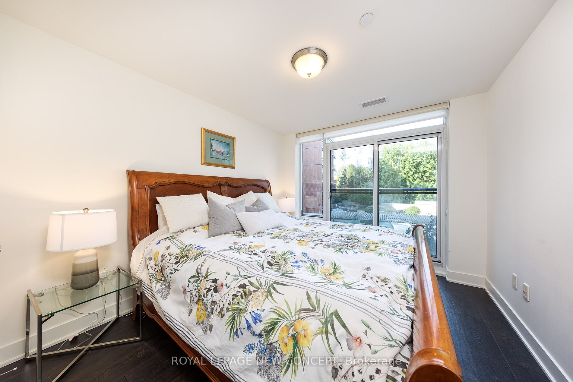 7608 Yonge St, #106
