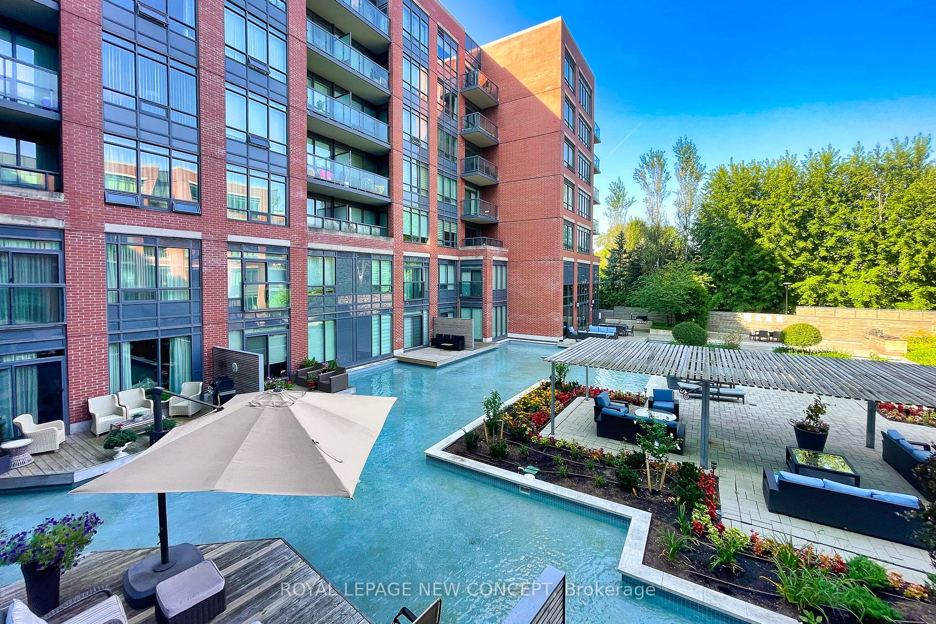 7608 Yonge St, #106