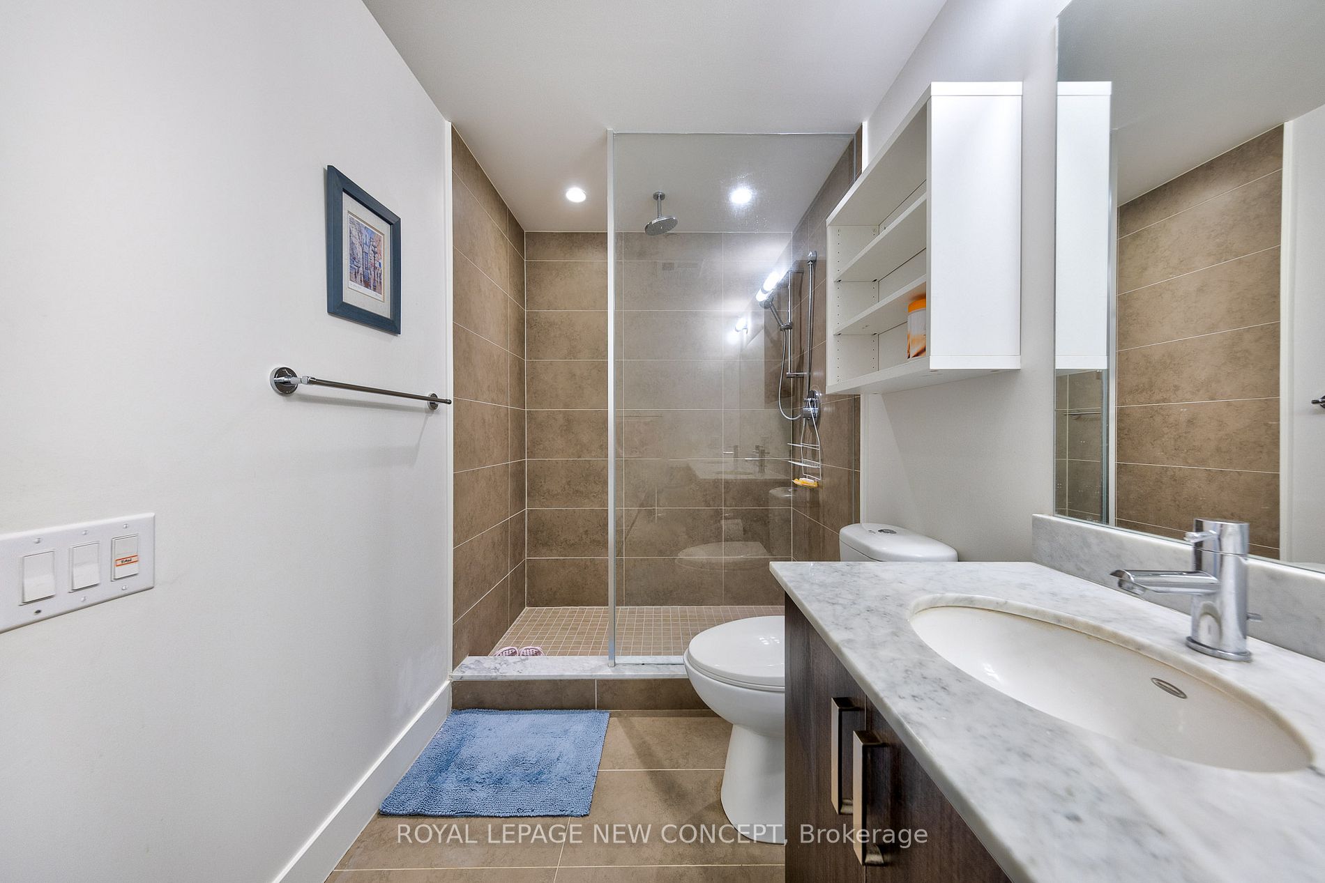 7608 Yonge St, #106