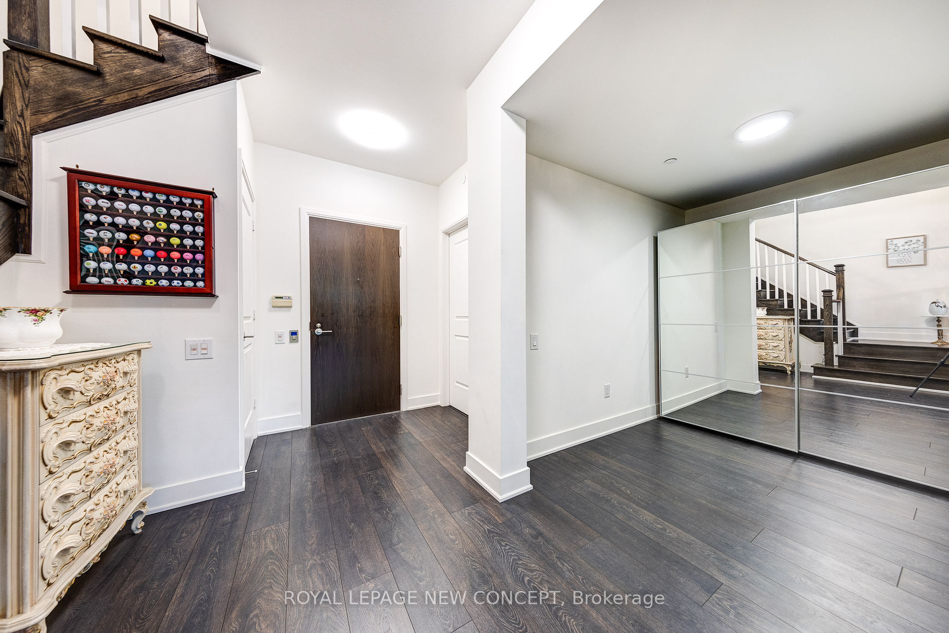 7608 Yonge St, #106