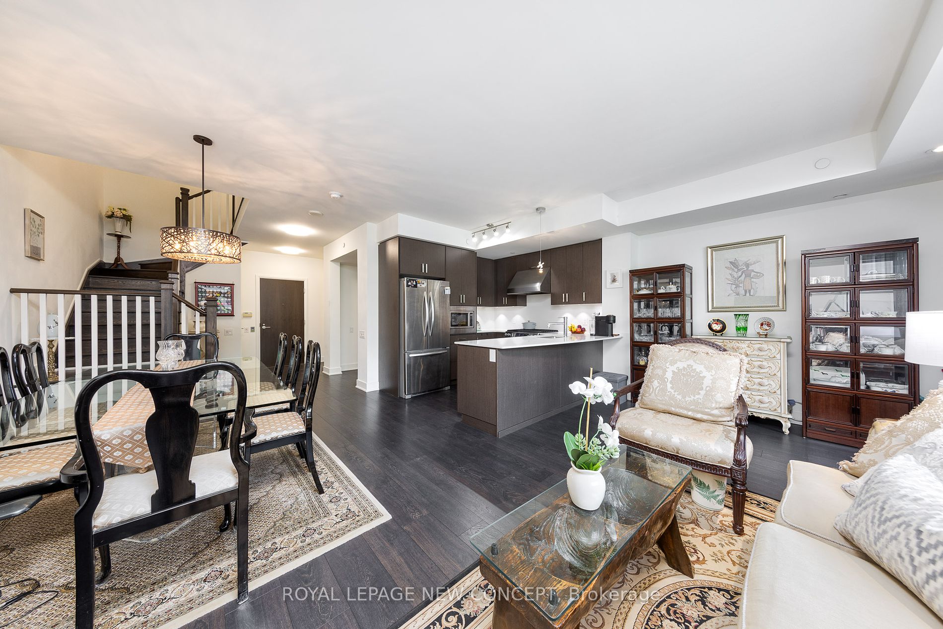 7608 Yonge St, #106