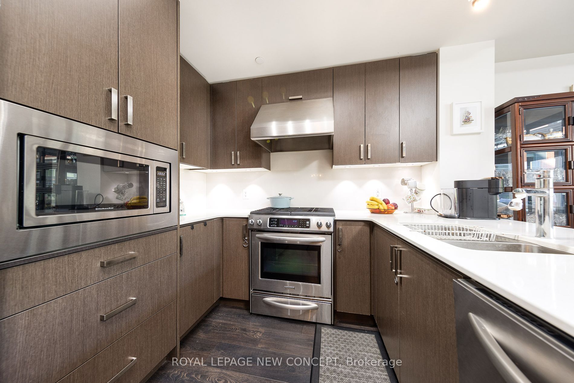 7608 Yonge St, #106