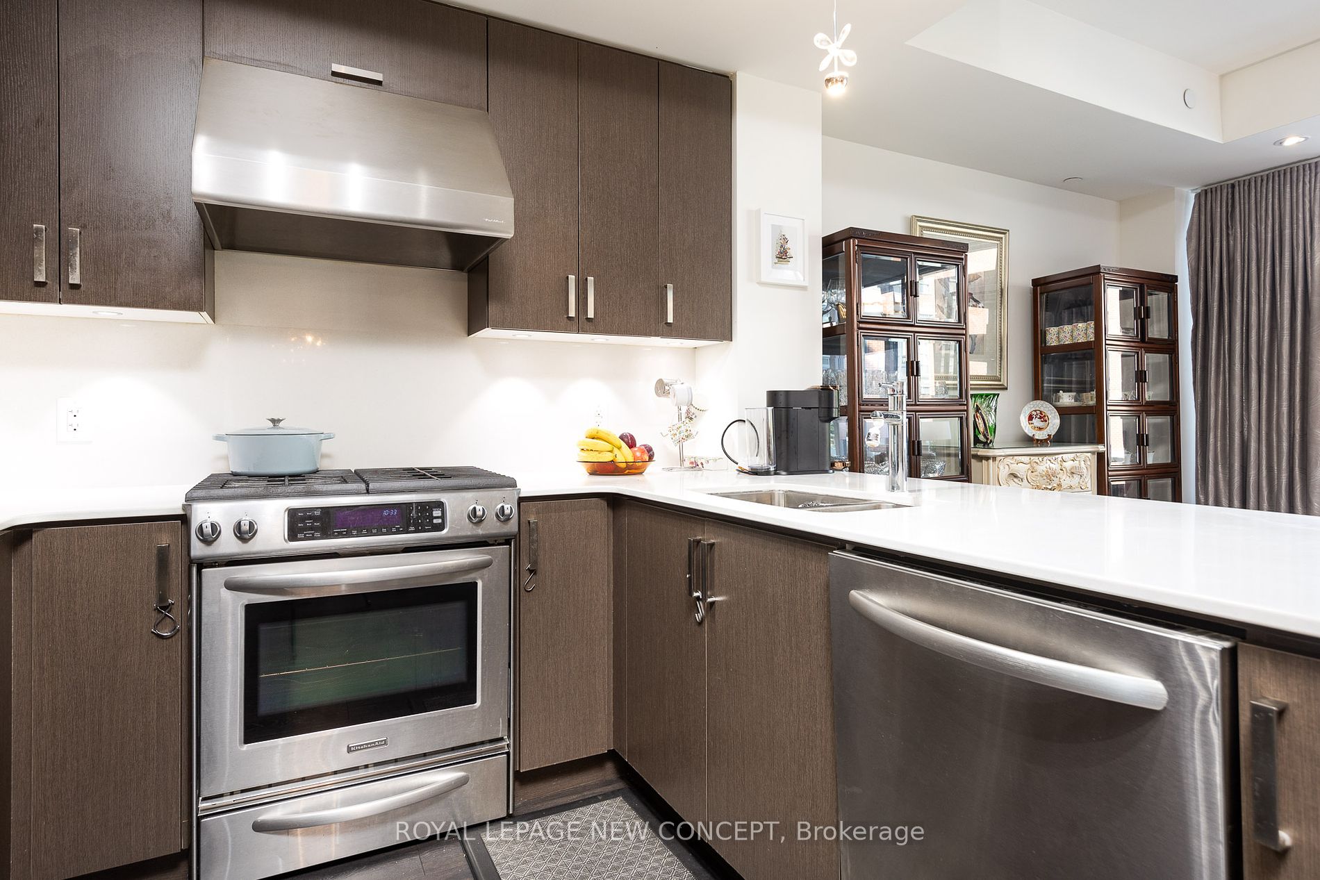 7608 Yonge St, #106