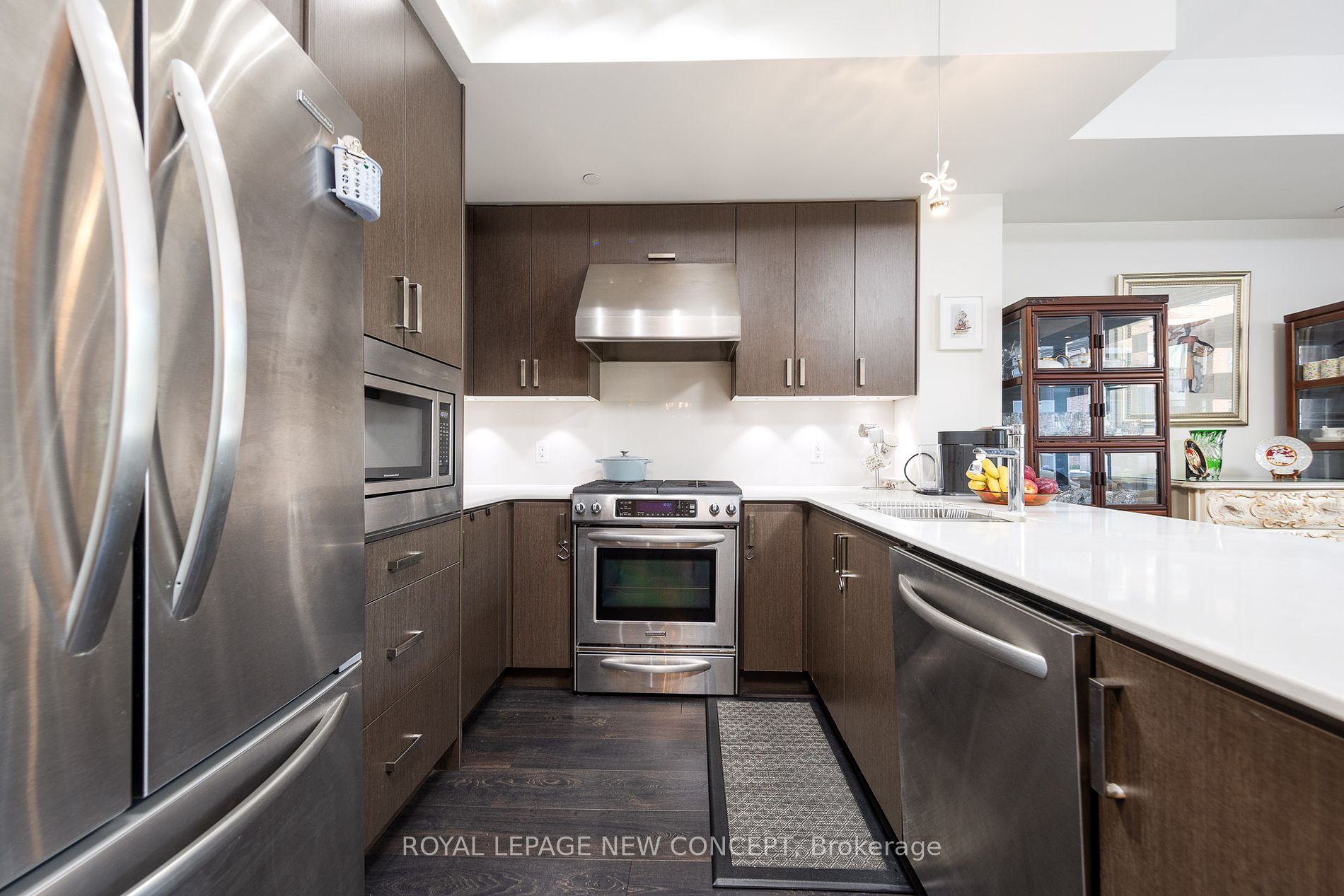 7608 Yonge St, #106