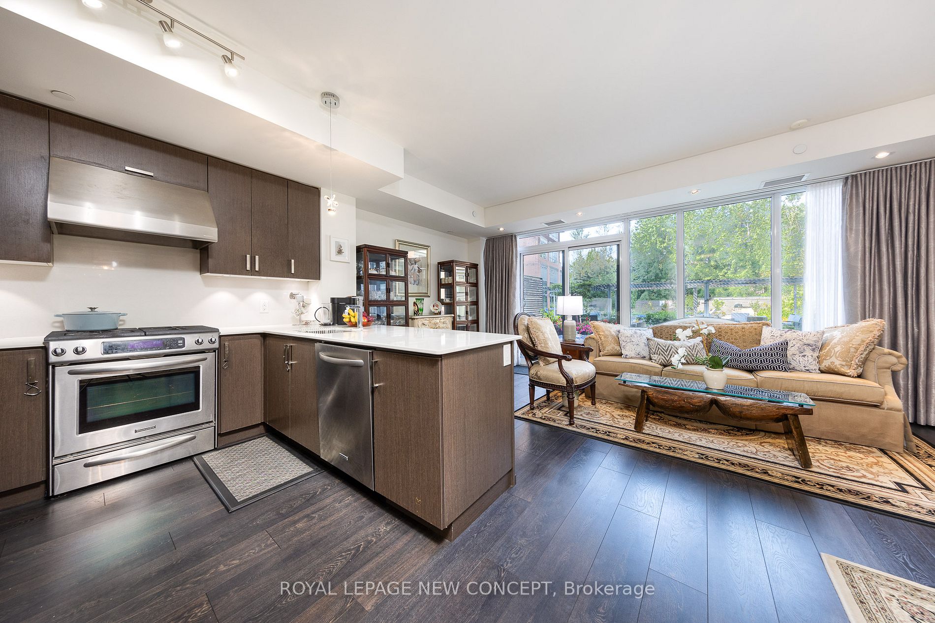7608 Yonge St, #106