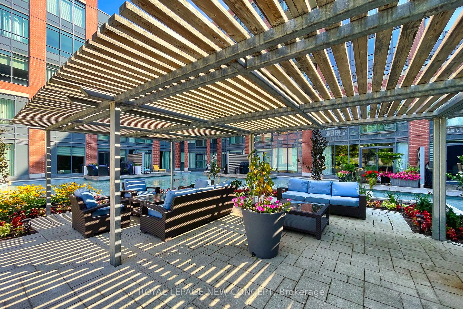 7608 Yonge St, #106