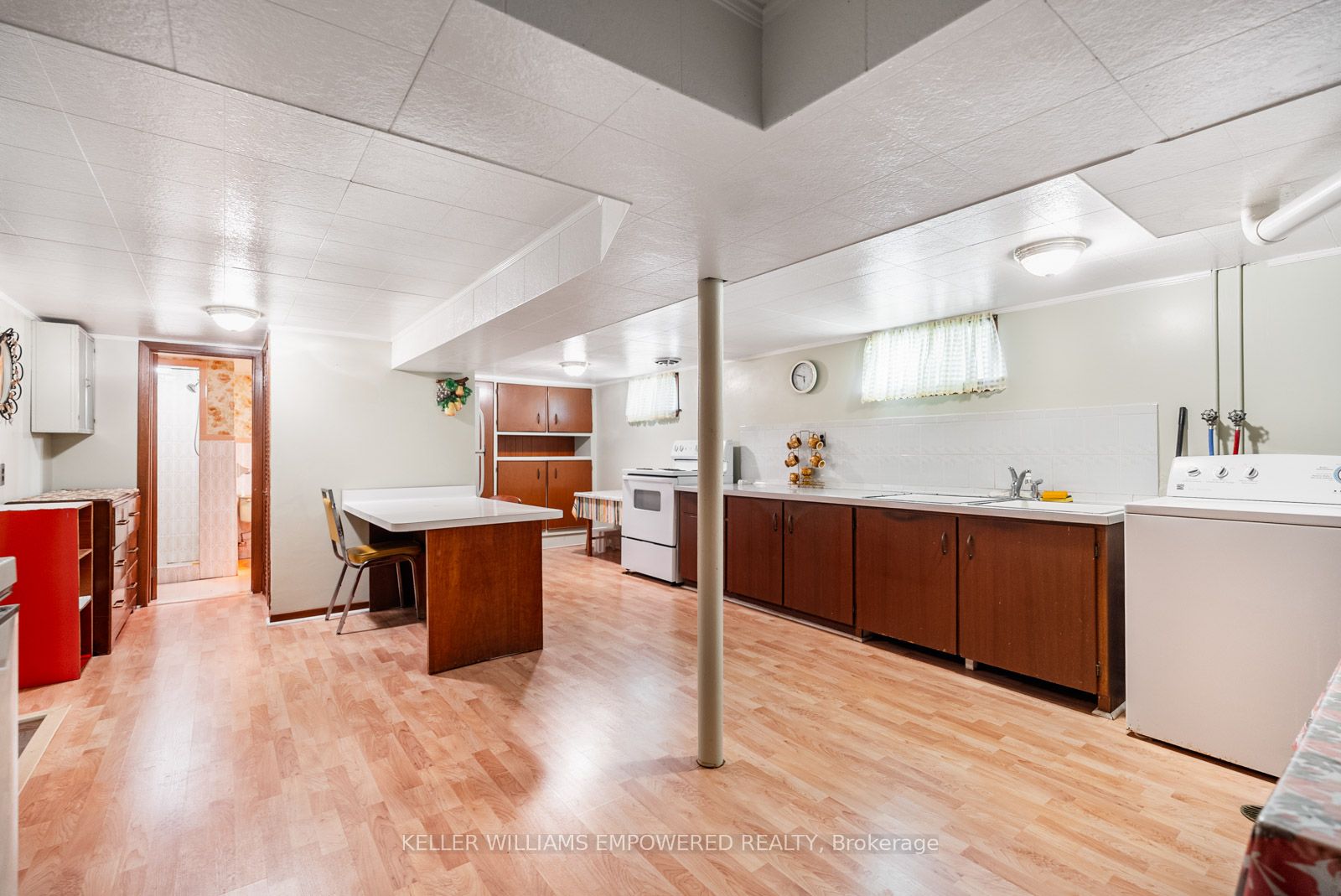 195 Arnold Ave