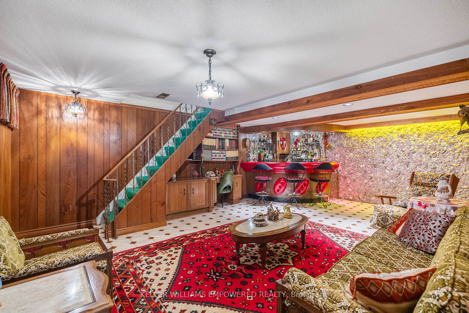 195 Arnold Ave