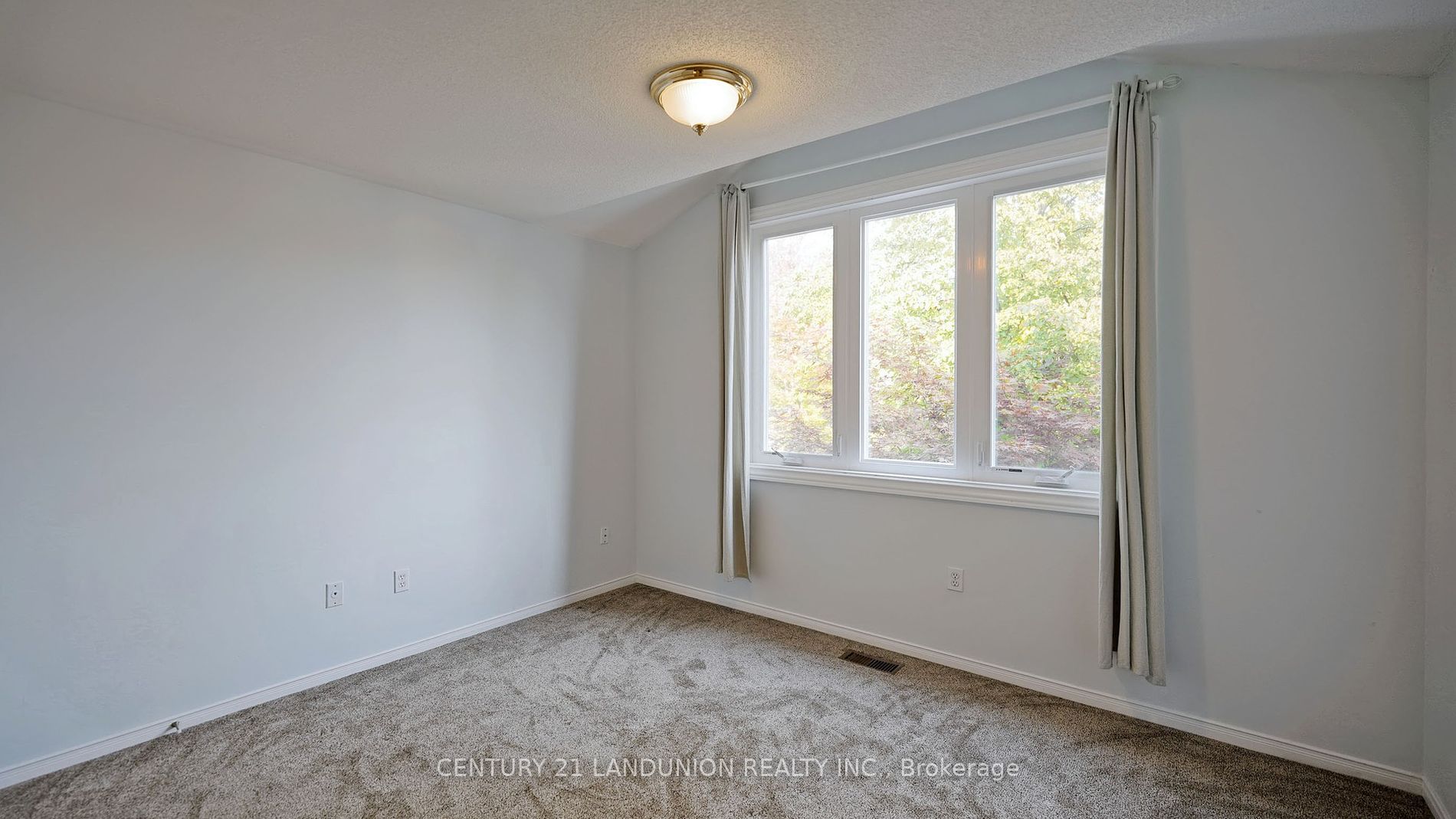 10 Fairlawn Ave