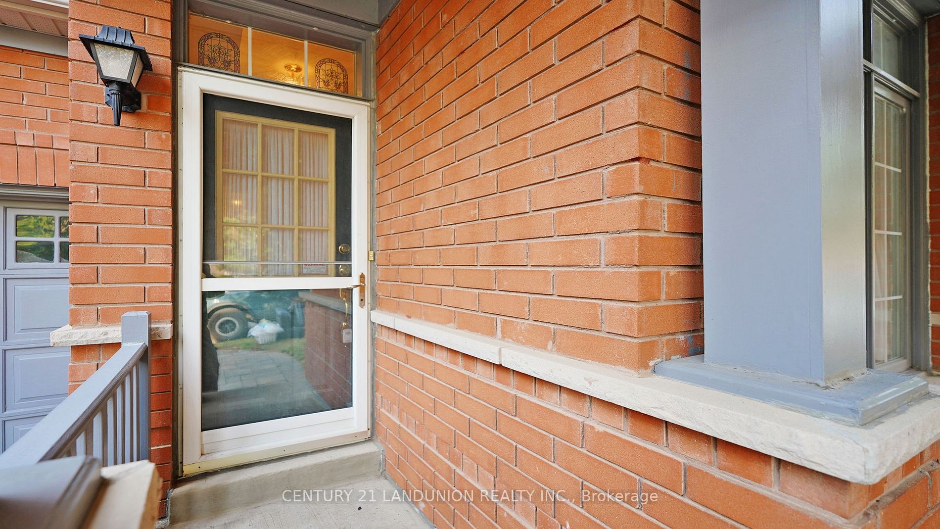 10 Fairlawn Ave