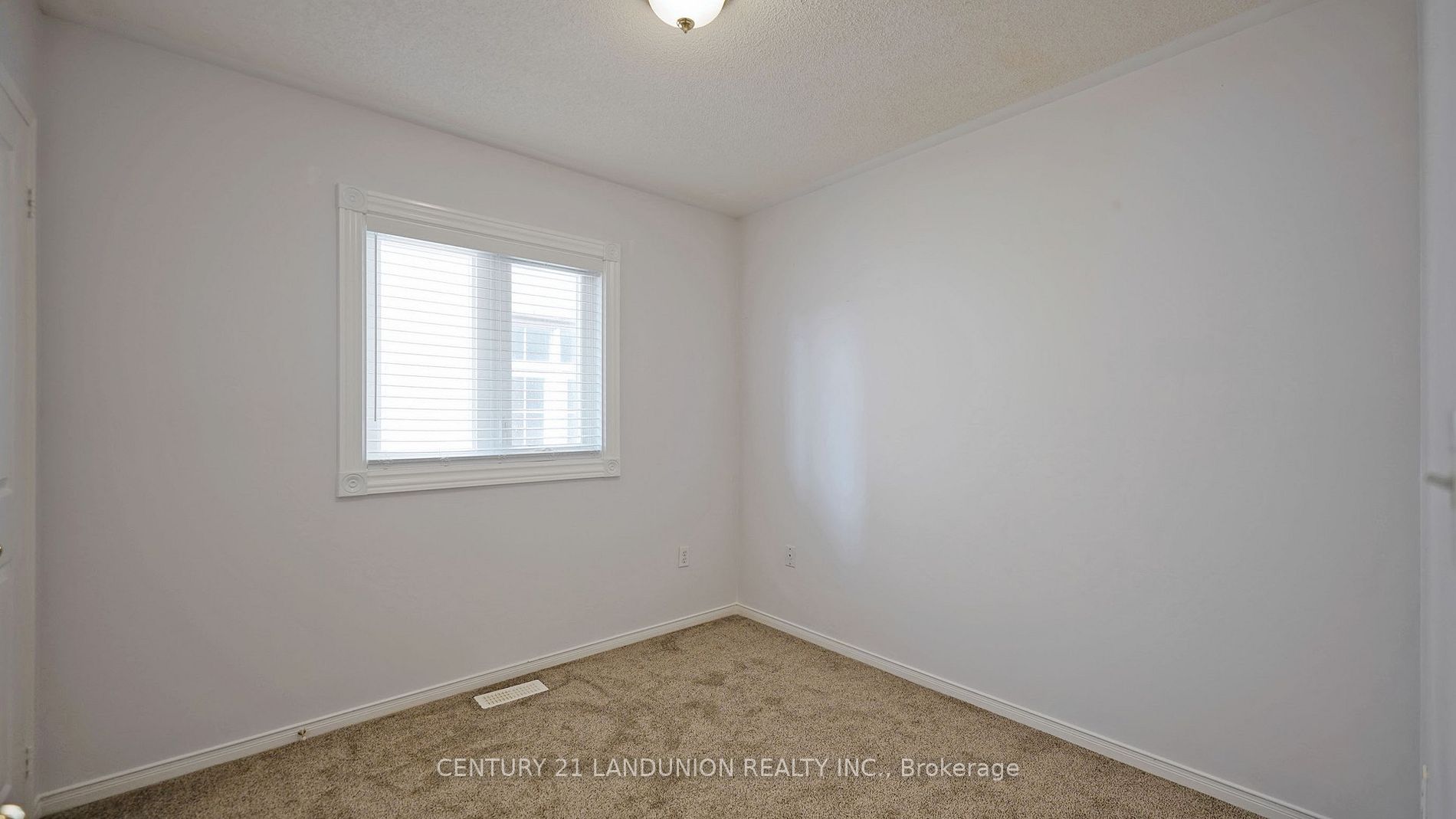 10 Fairlawn Ave