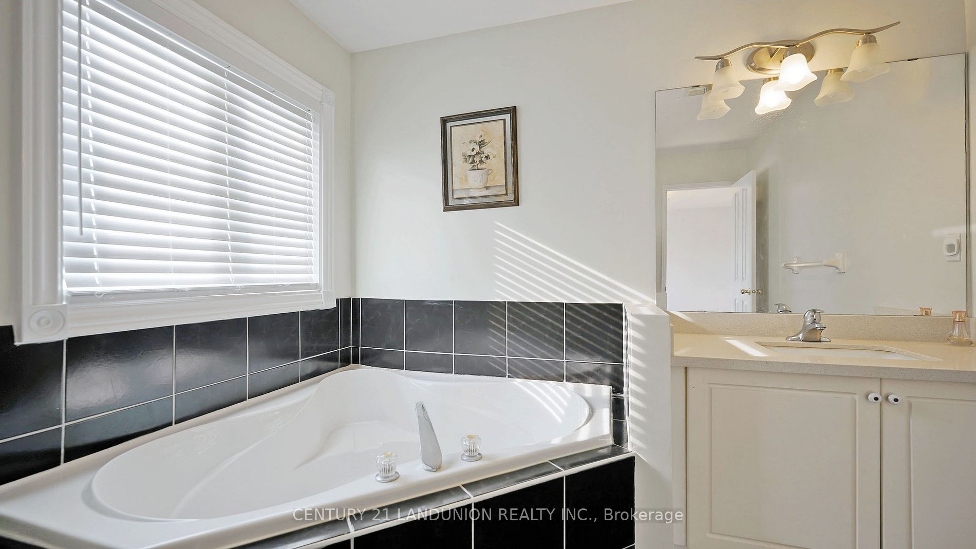 10 Fairlawn Ave