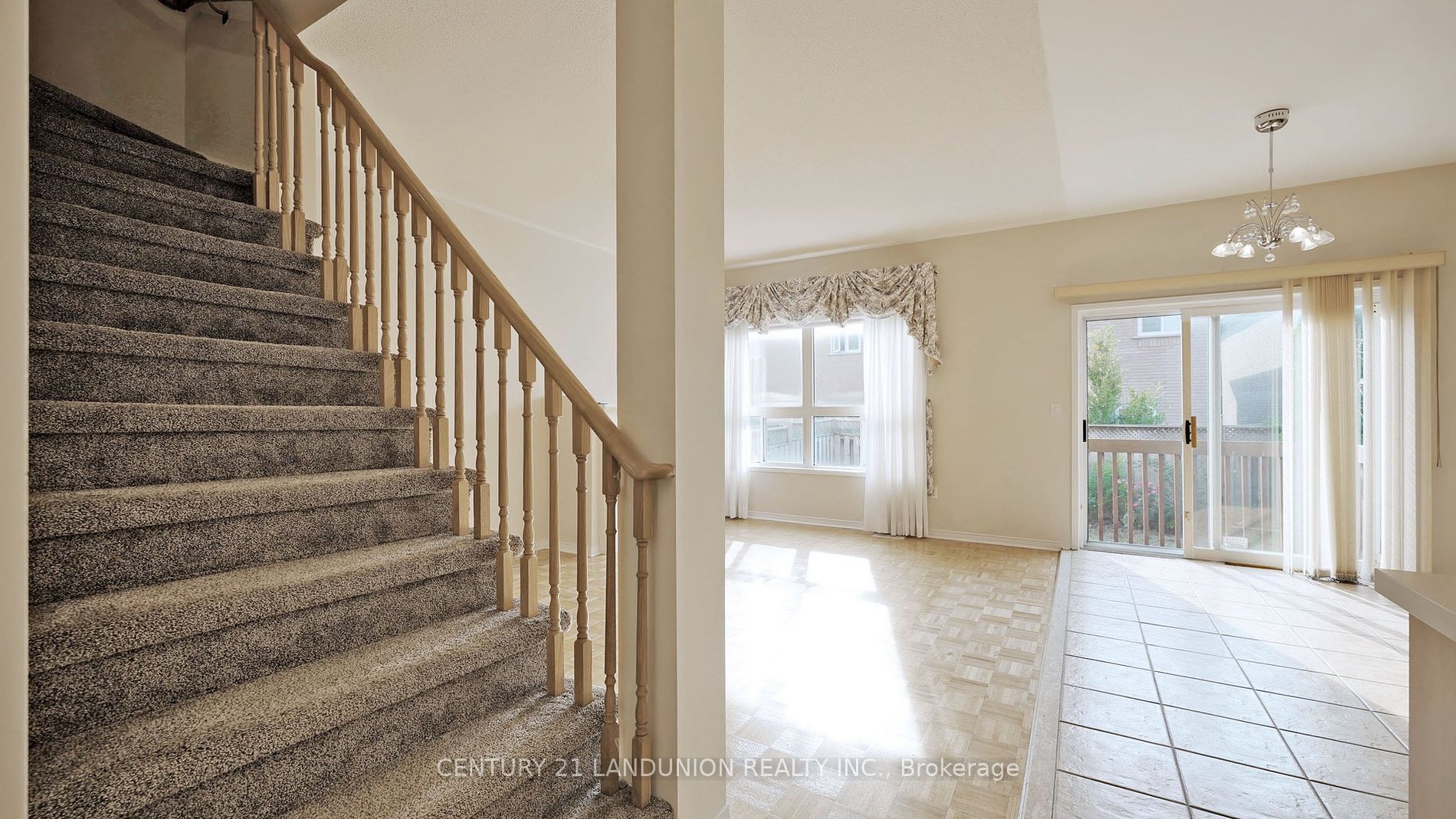 10 Fairlawn Ave