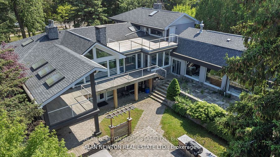 318 CENTRE St