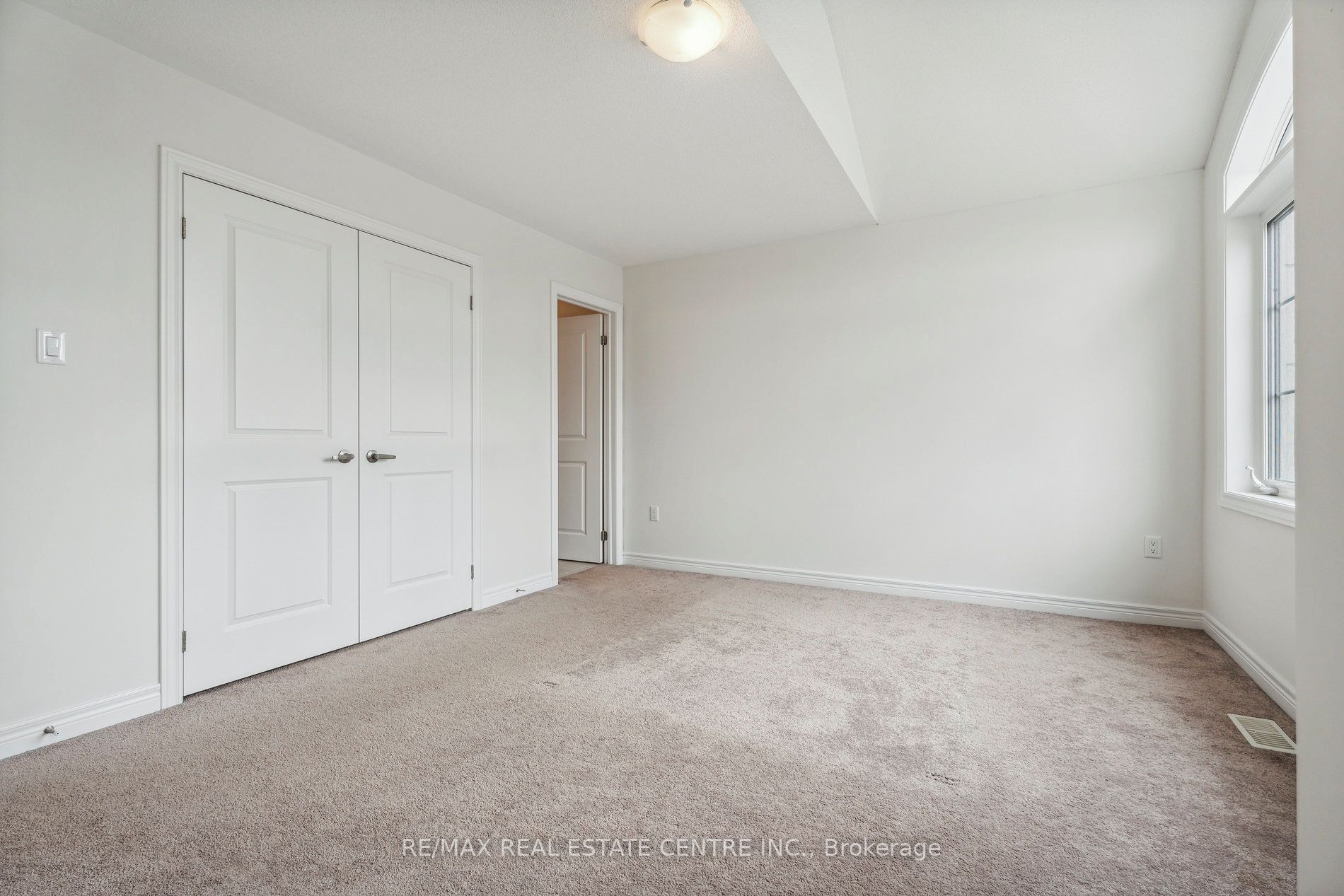 1042 Cole St