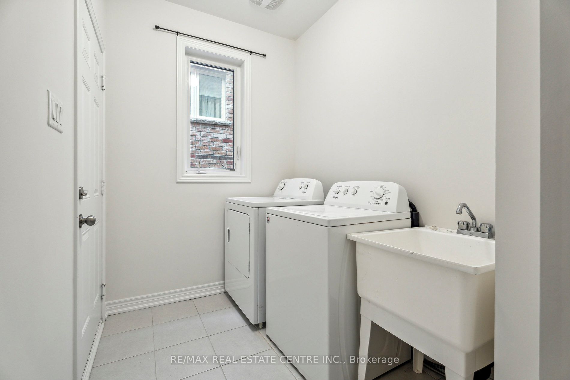 1042 Cole St