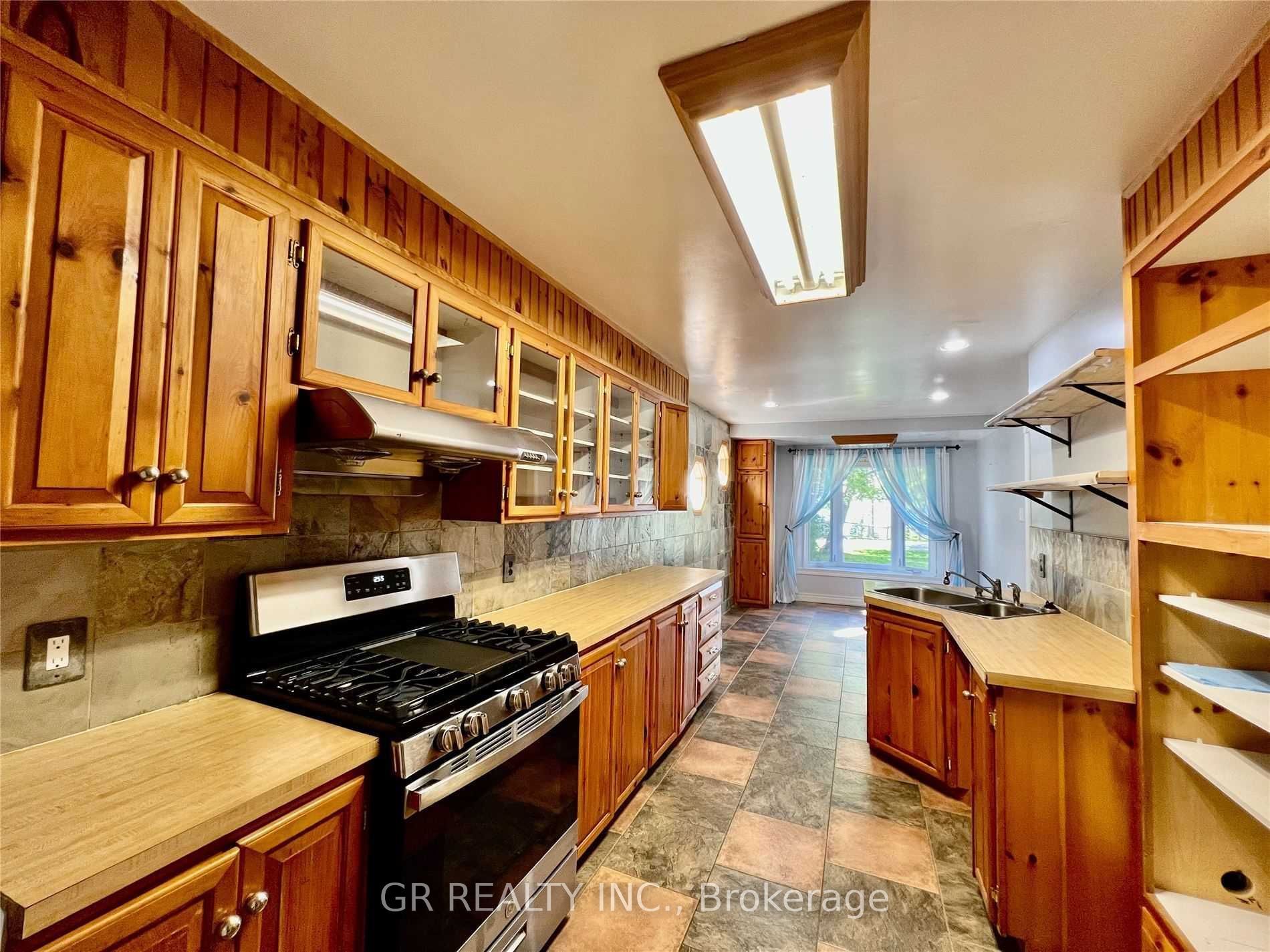 433 Lake Dr E