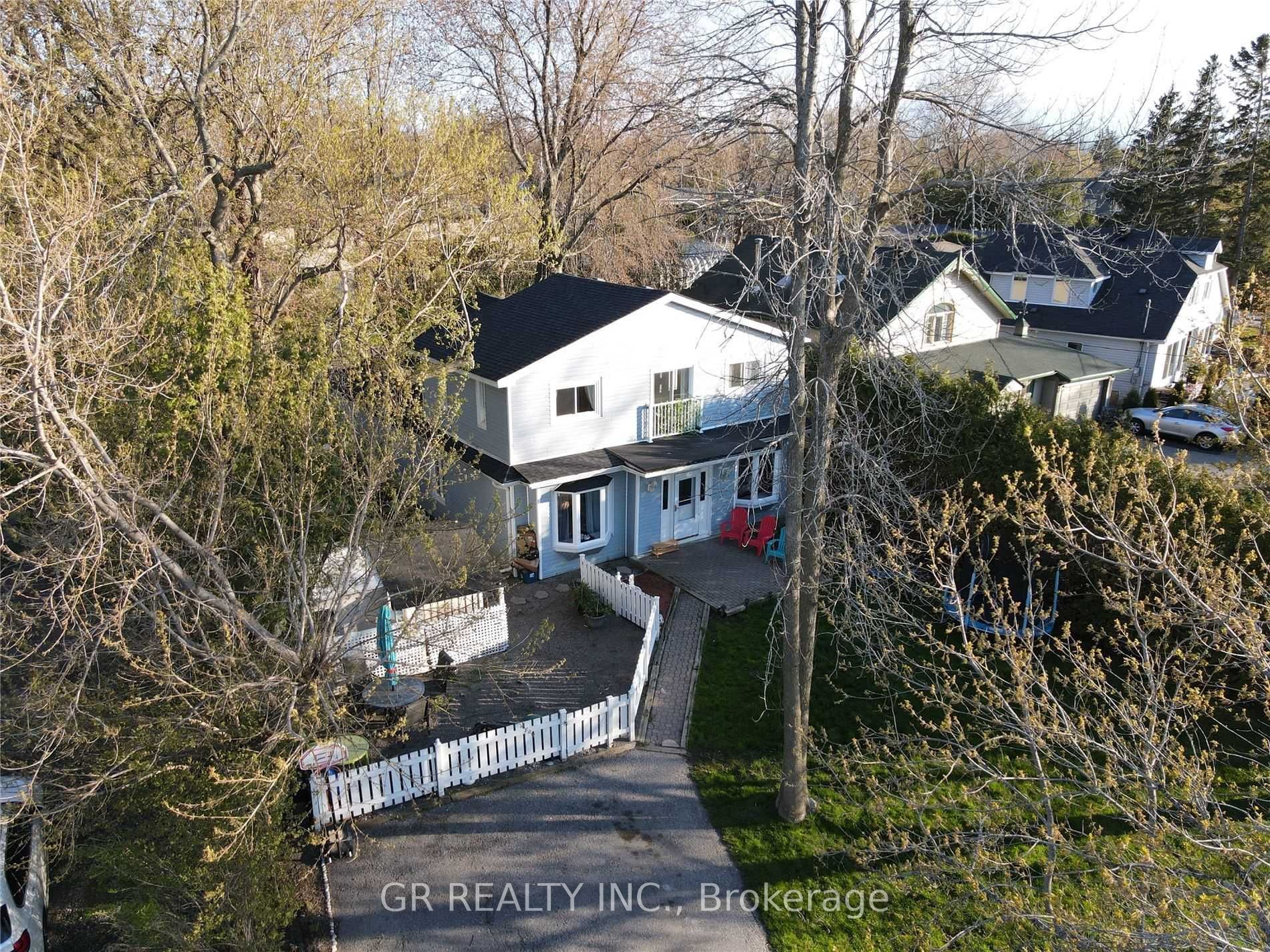 433 Lake Dr E