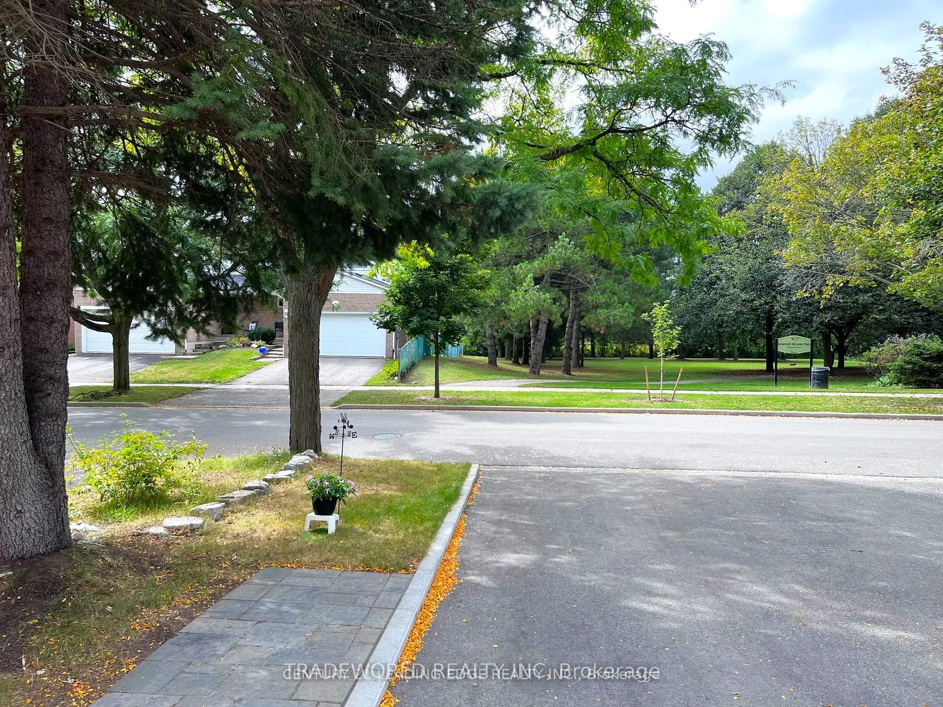 122 Tamarack Dr