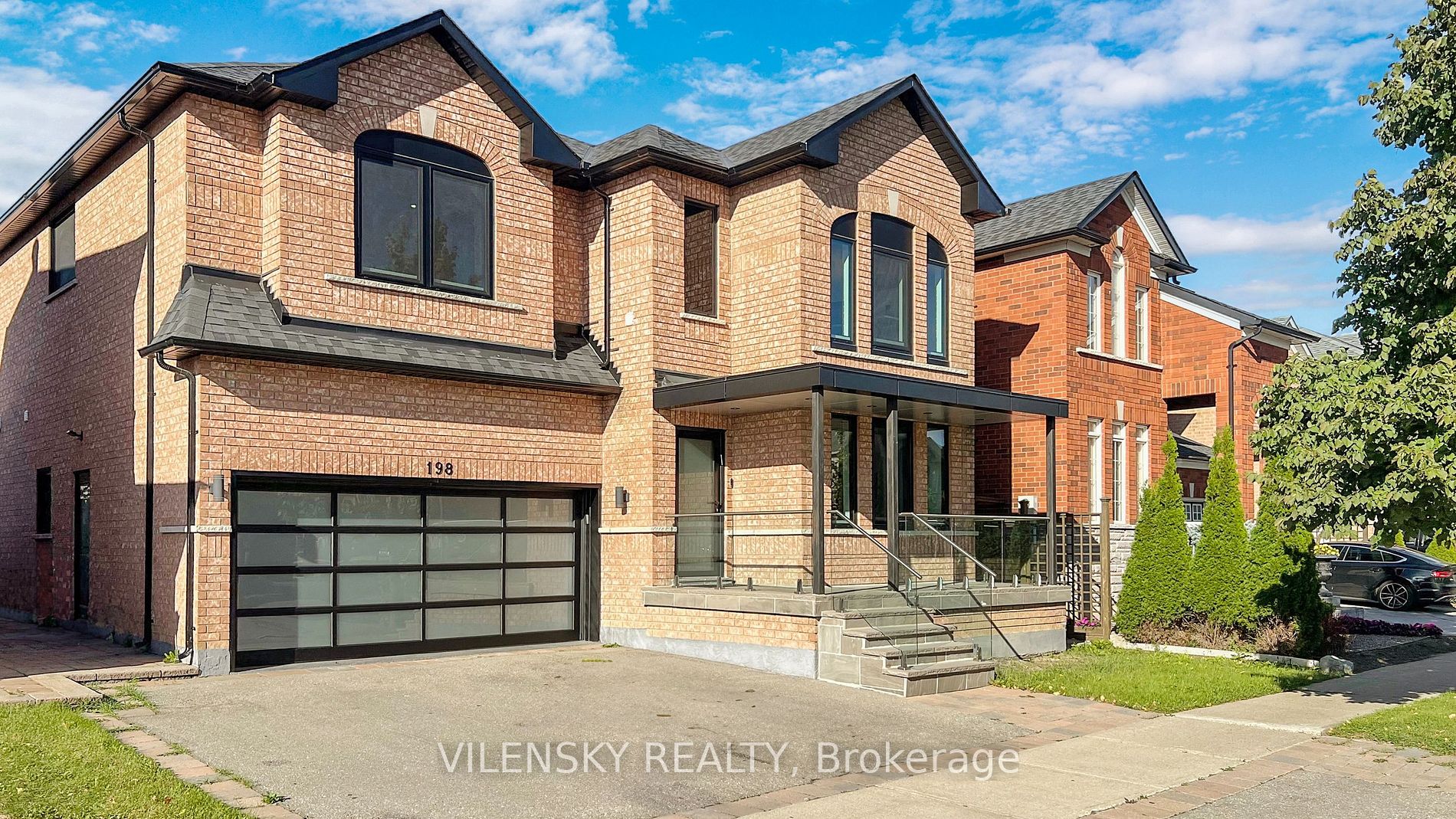 198 Dufferin Hill Dr