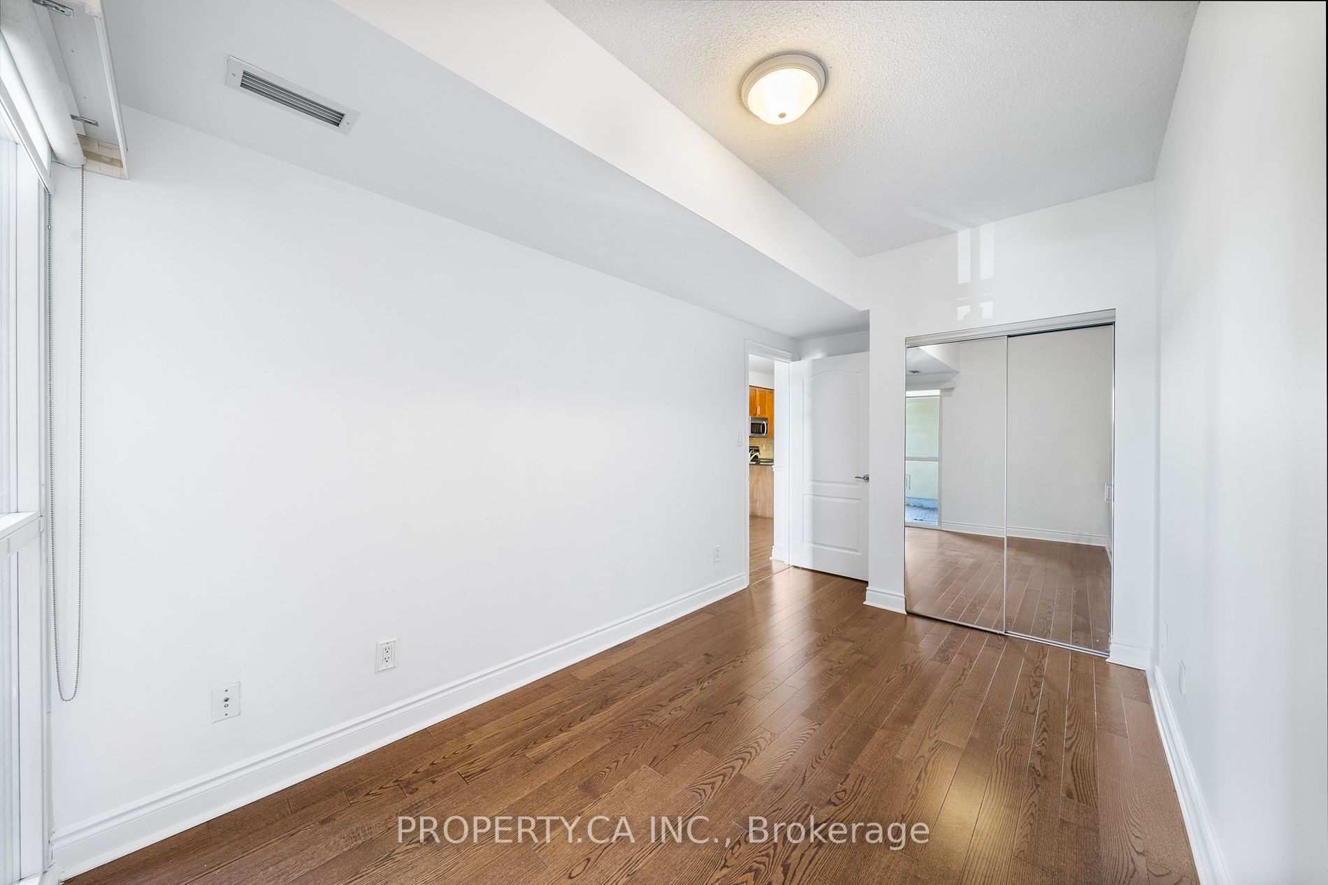 160 Woodbridge Ave, #401