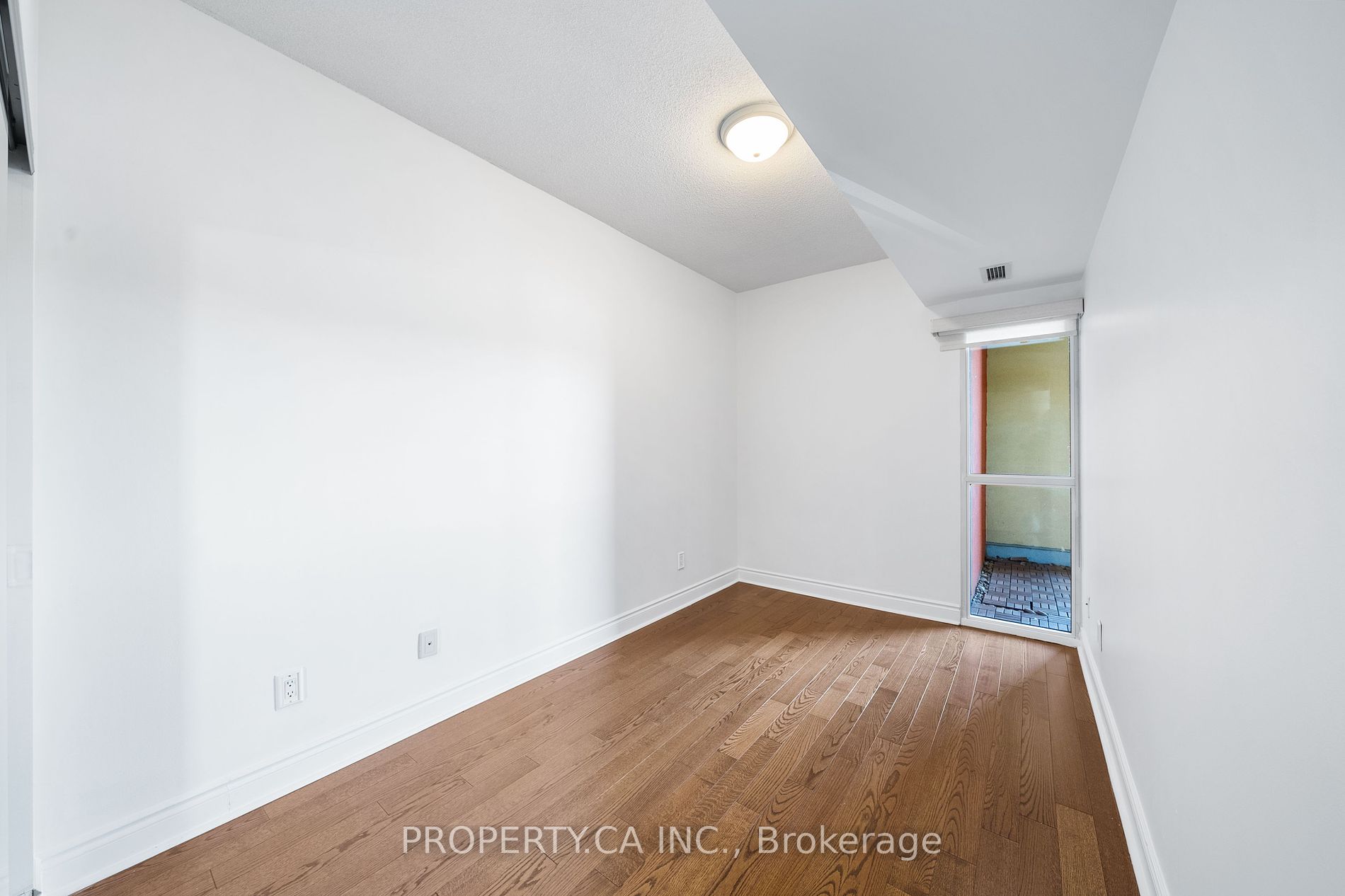 160 Woodbridge Ave, #401