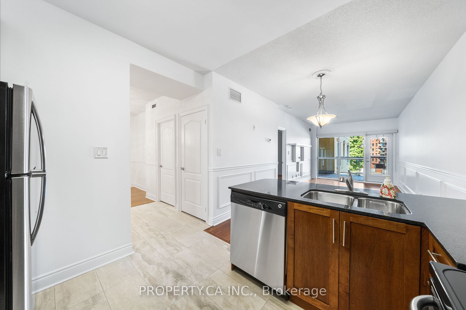 160 Woodbridge Ave, #401