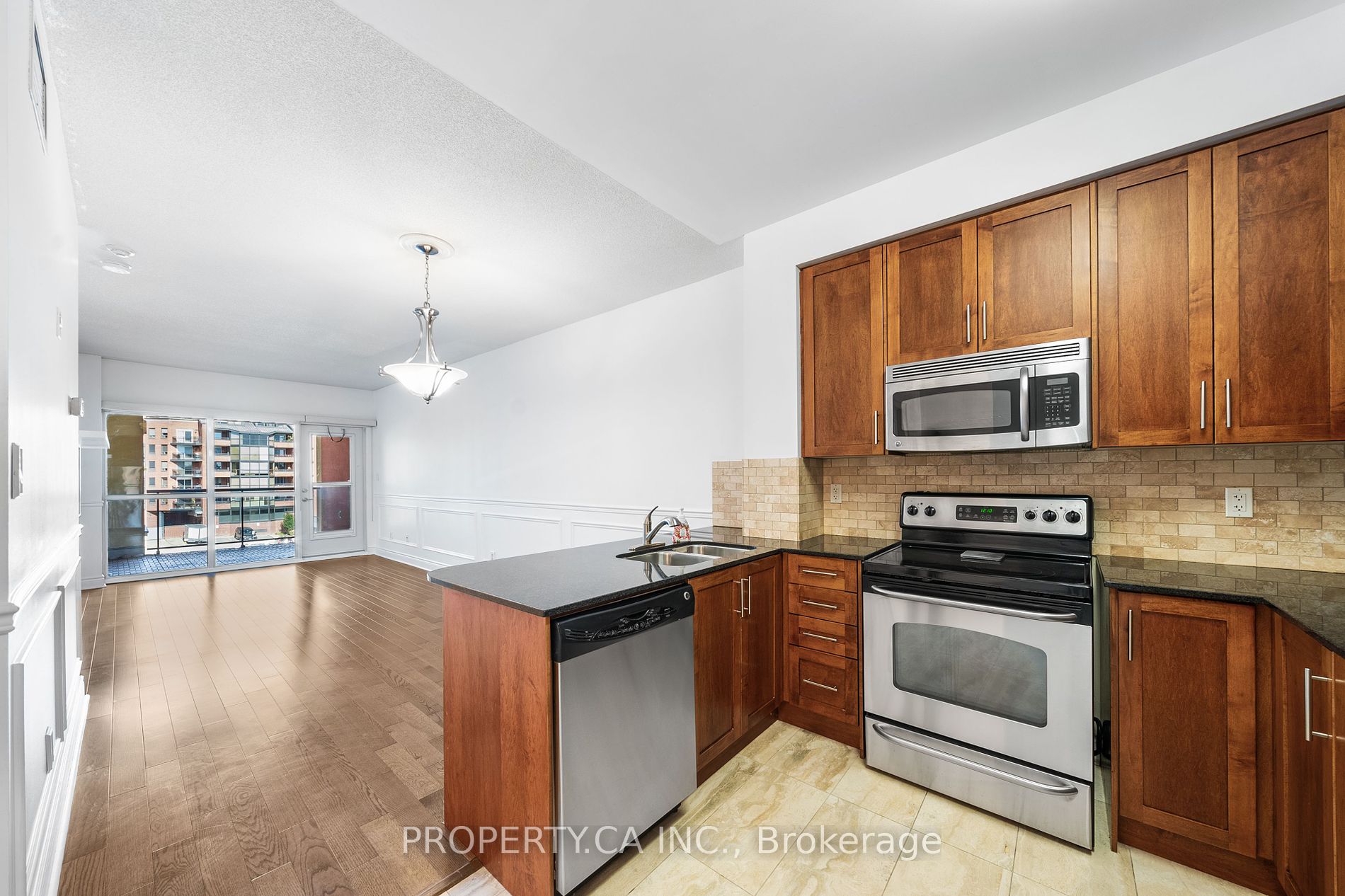 160 Woodbridge Ave, #401