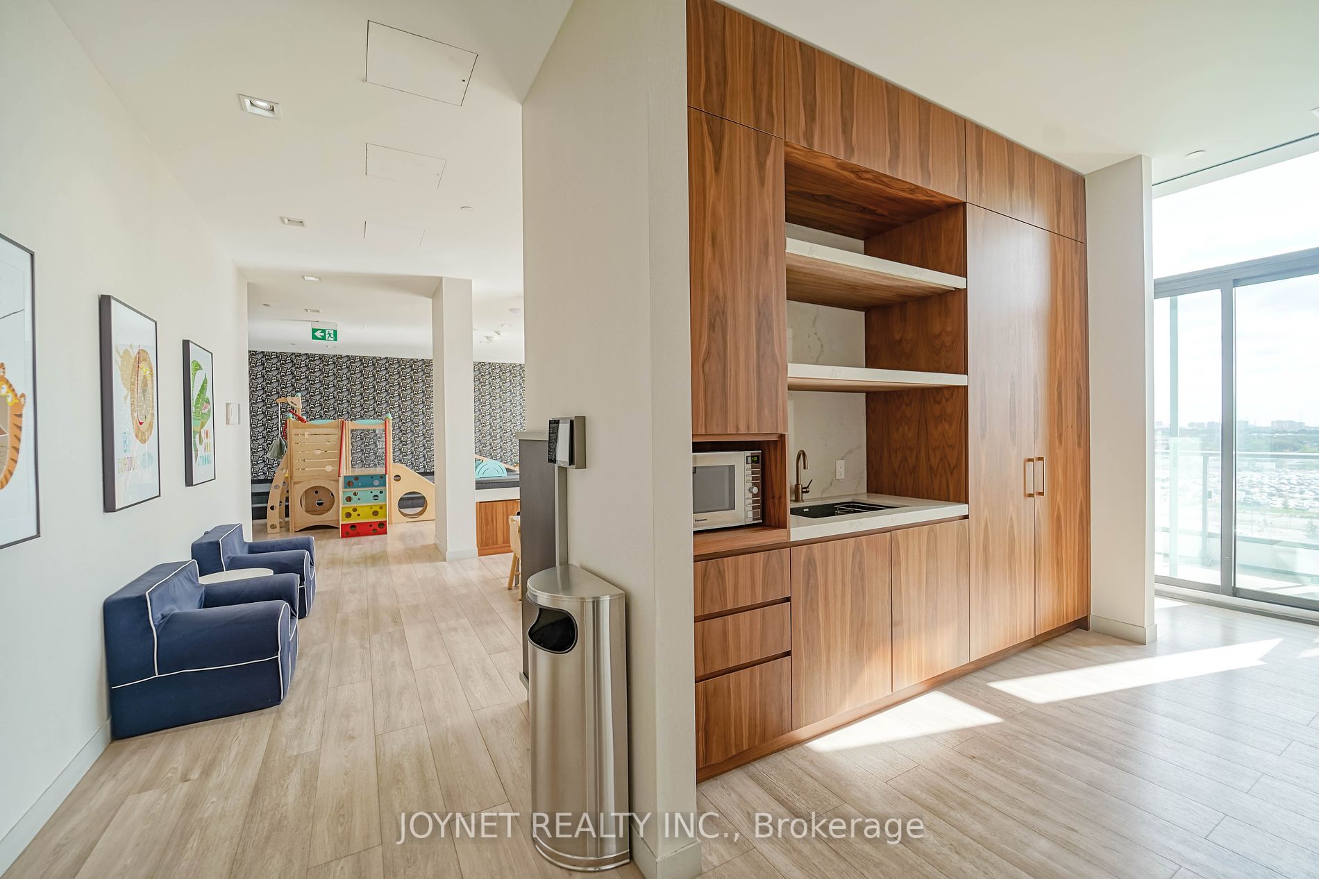 950 Portage Pkwy, #3905