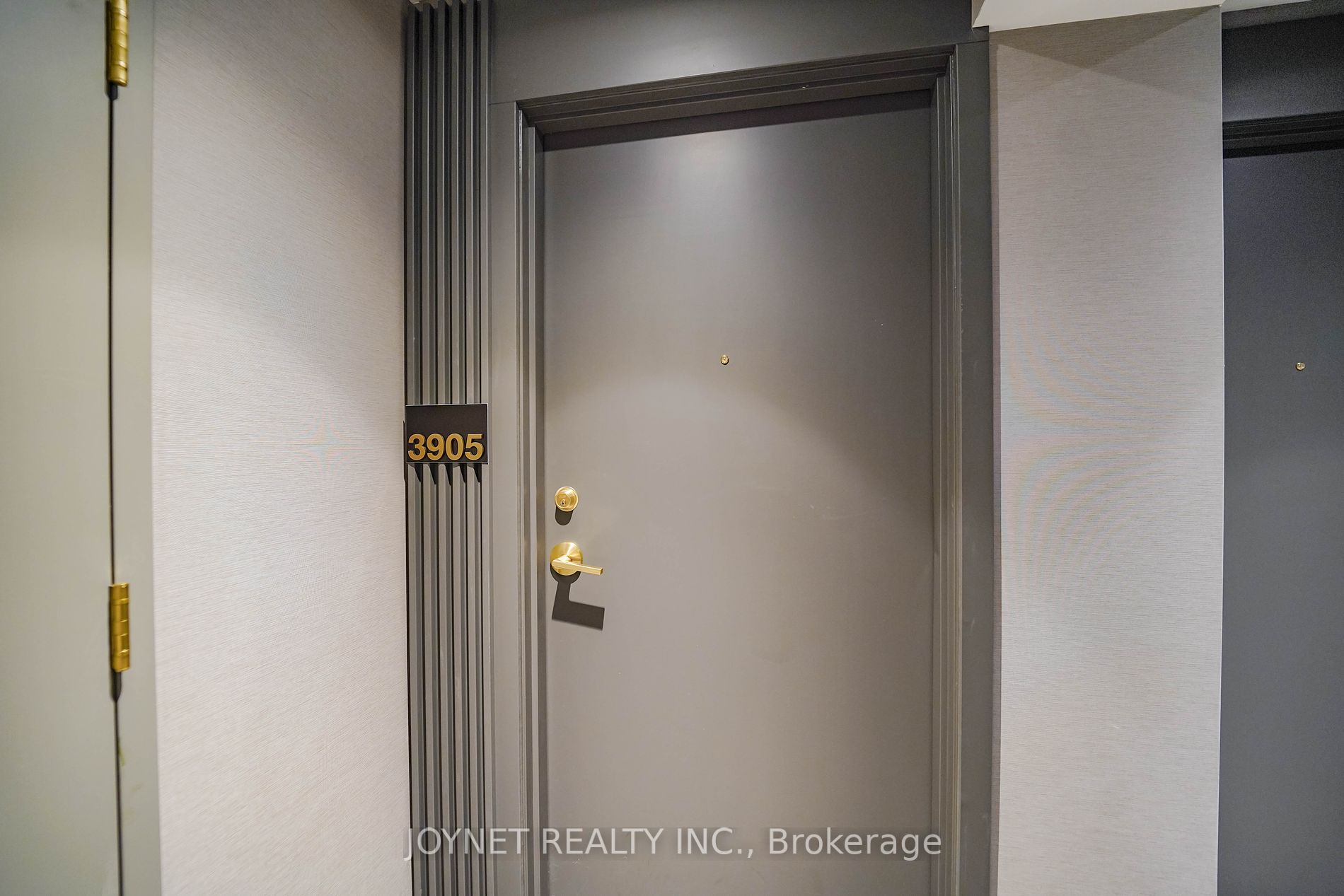 950 Portage Pkwy, #3905