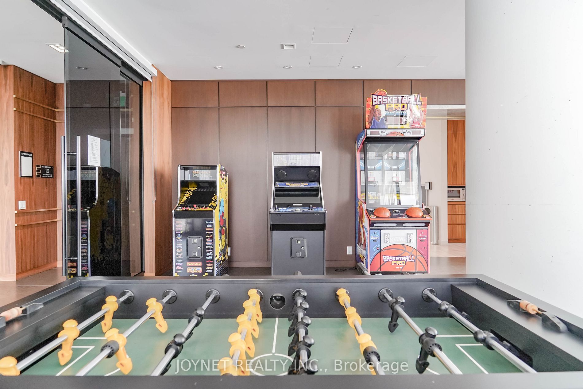 950 Portage Pkwy, #3905