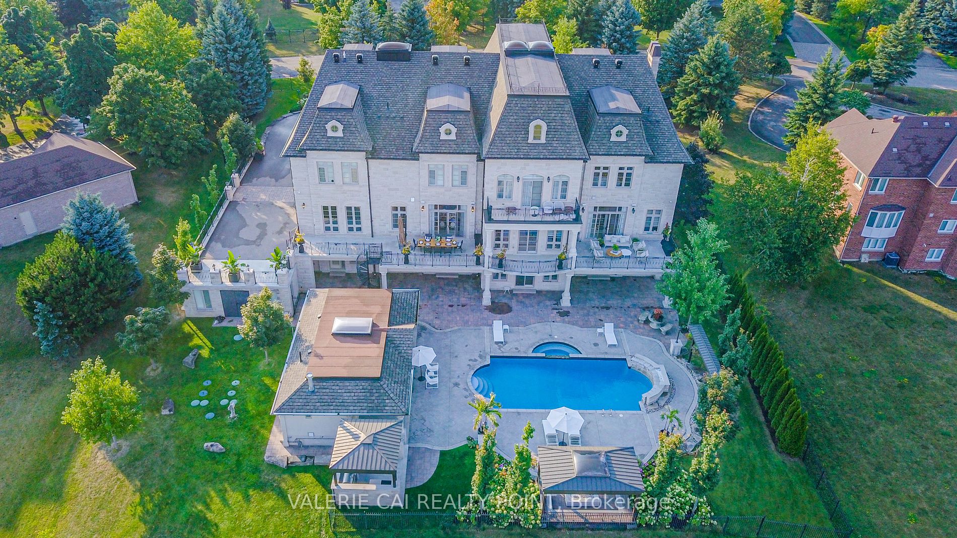 45 Kensington Dr