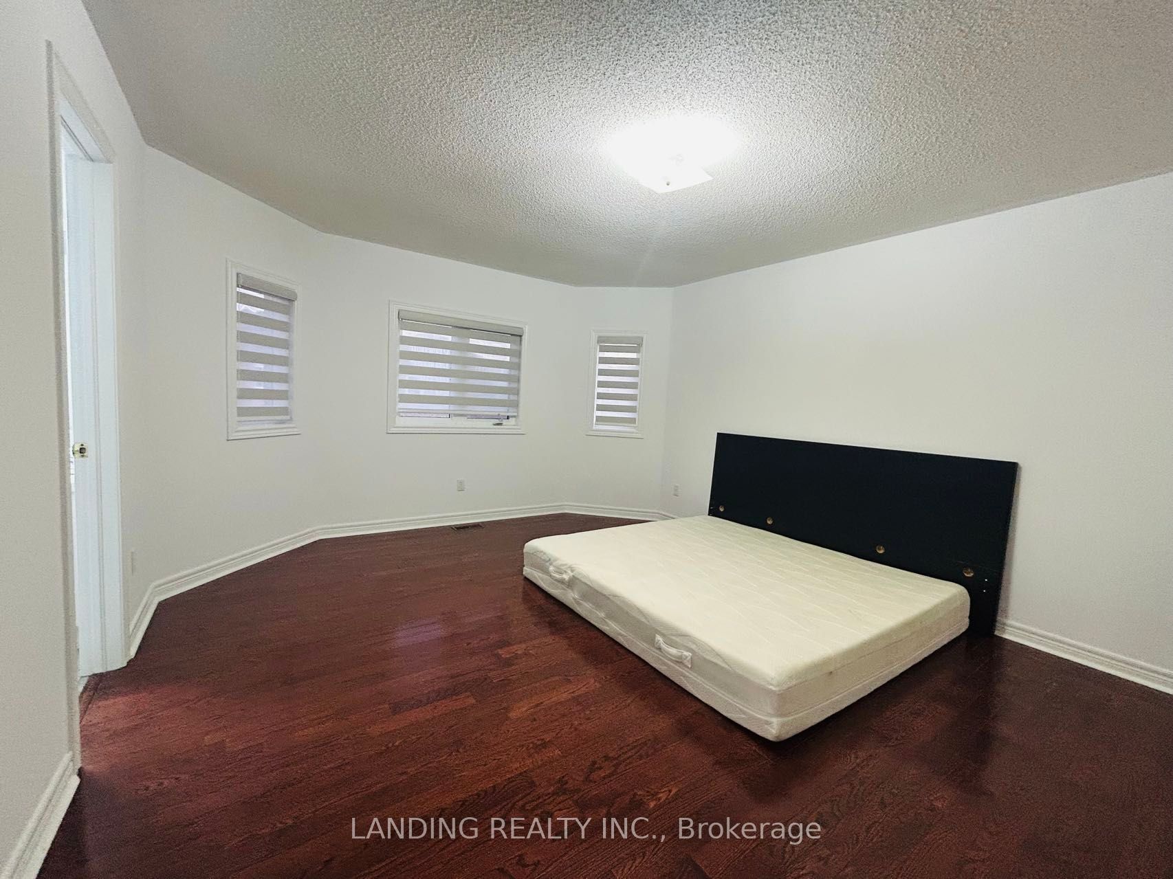 563 Highglen Ave