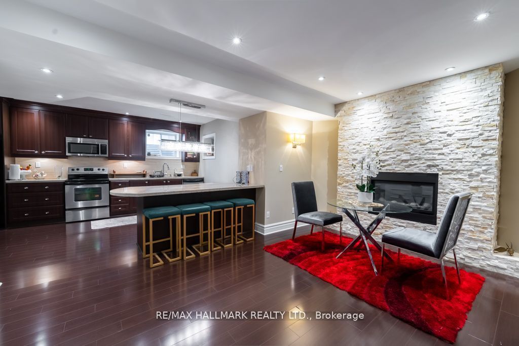 384 Kennedy St W
