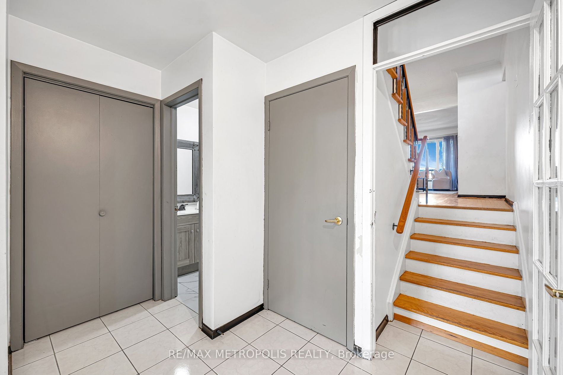 119 Albany Dr