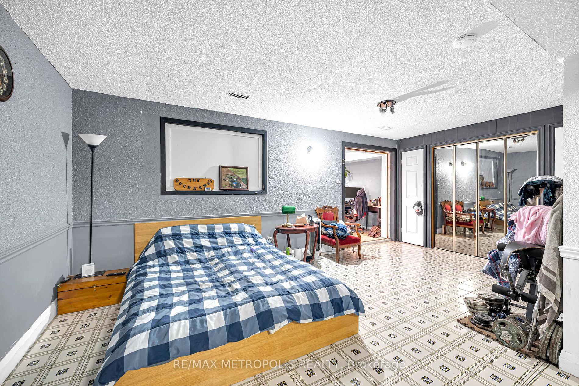 119 Albany Dr
