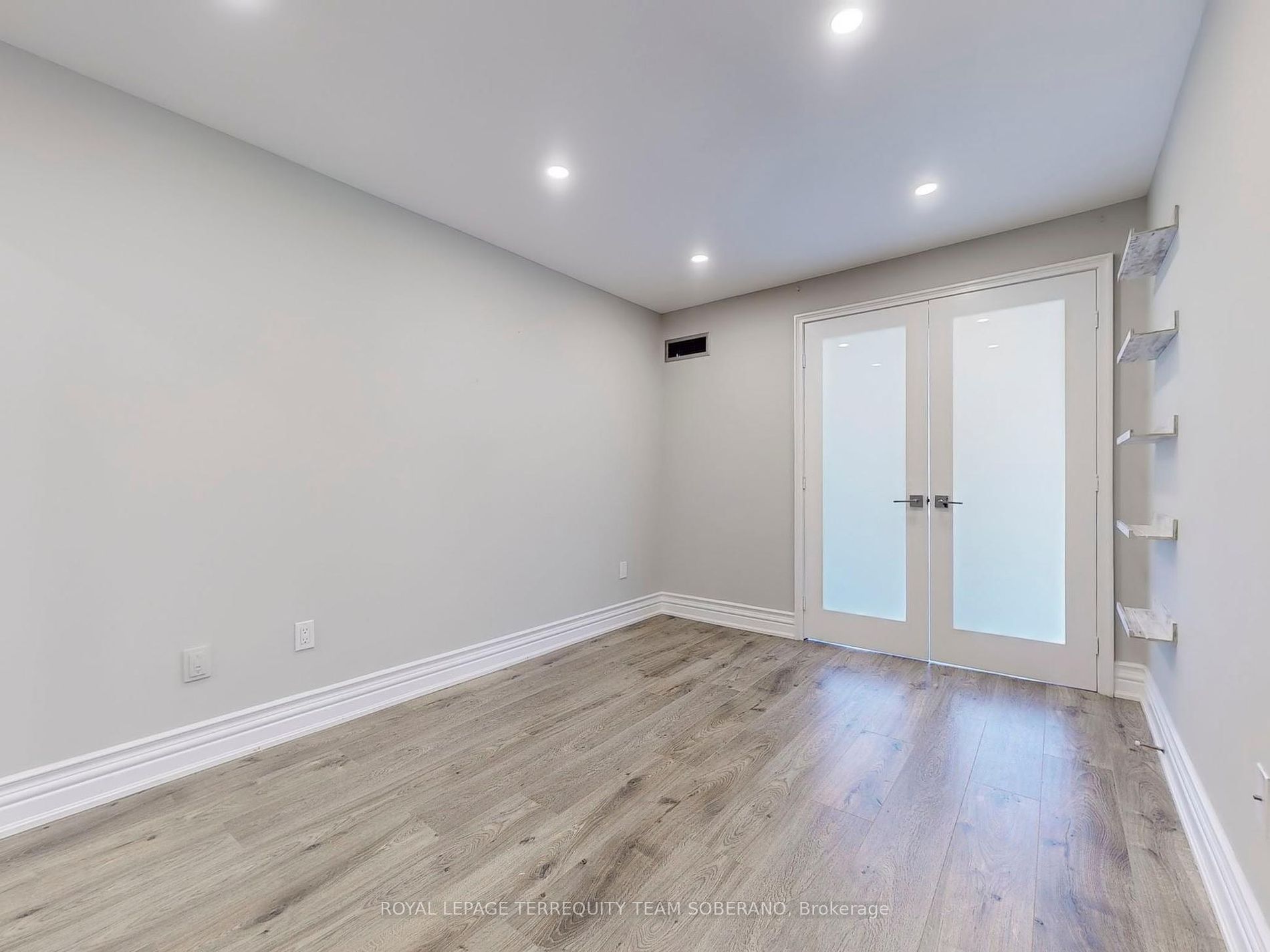 7 Townsgate Dr, #312