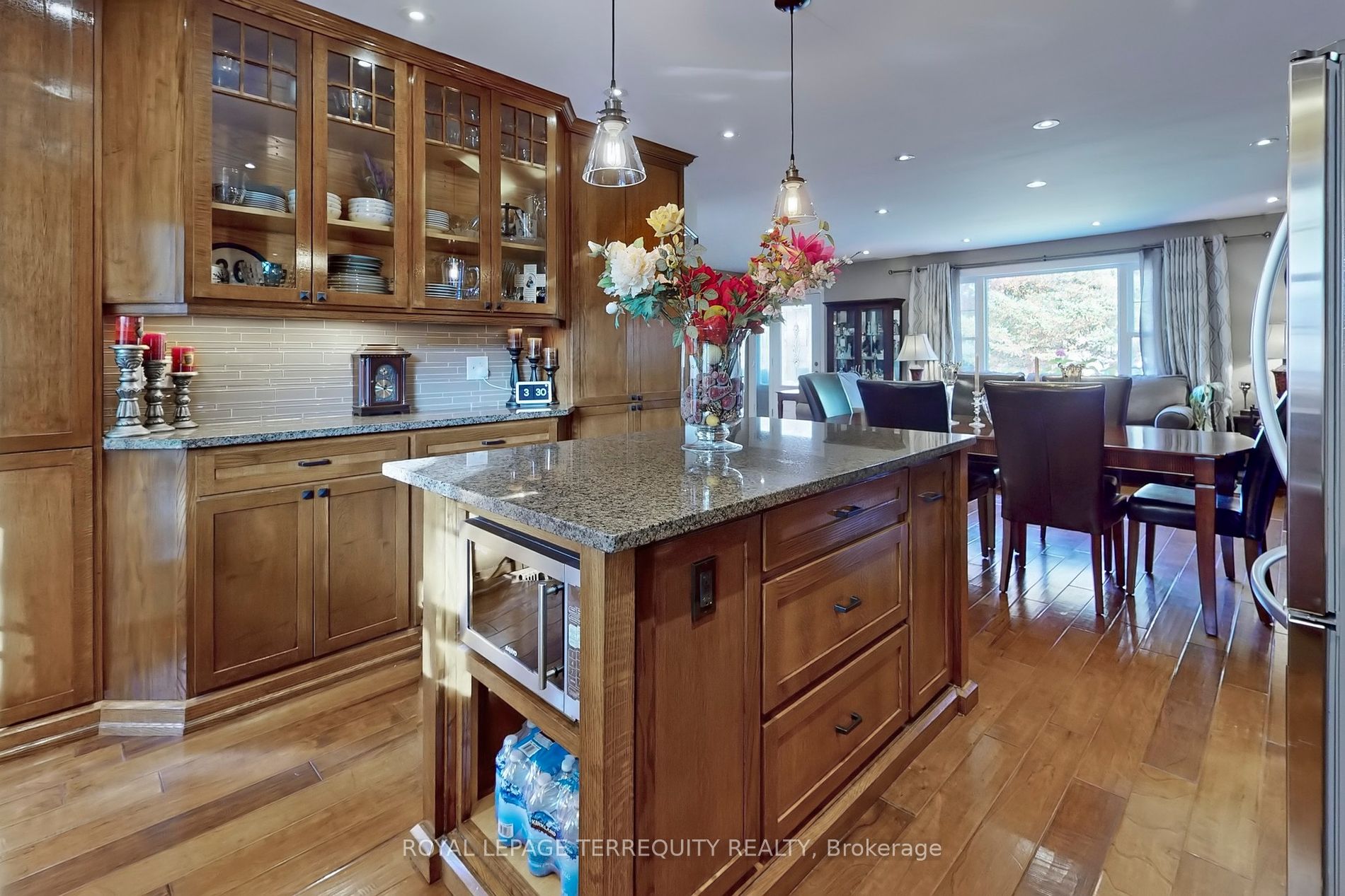 36 Elmvale Blvd