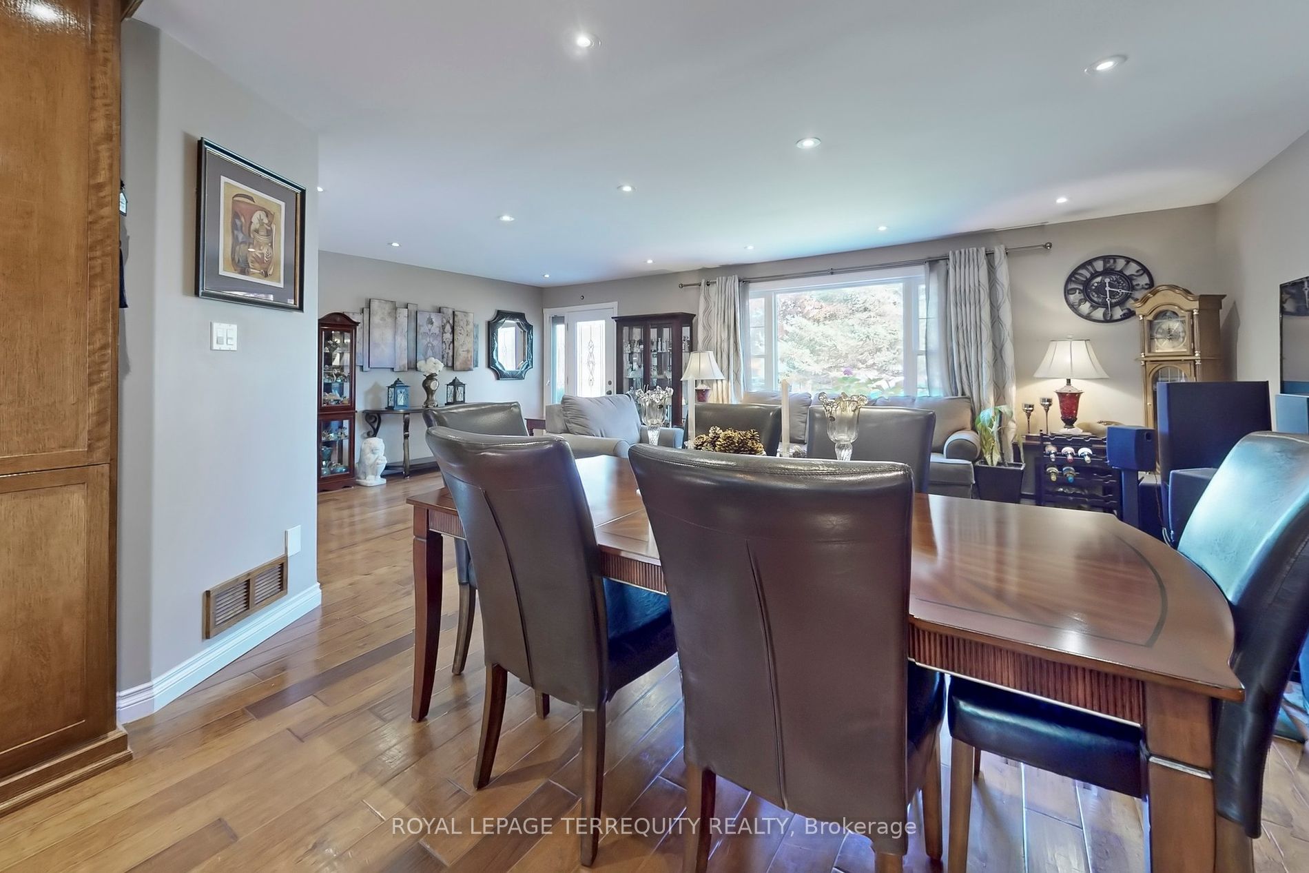 36 Elmvale Blvd