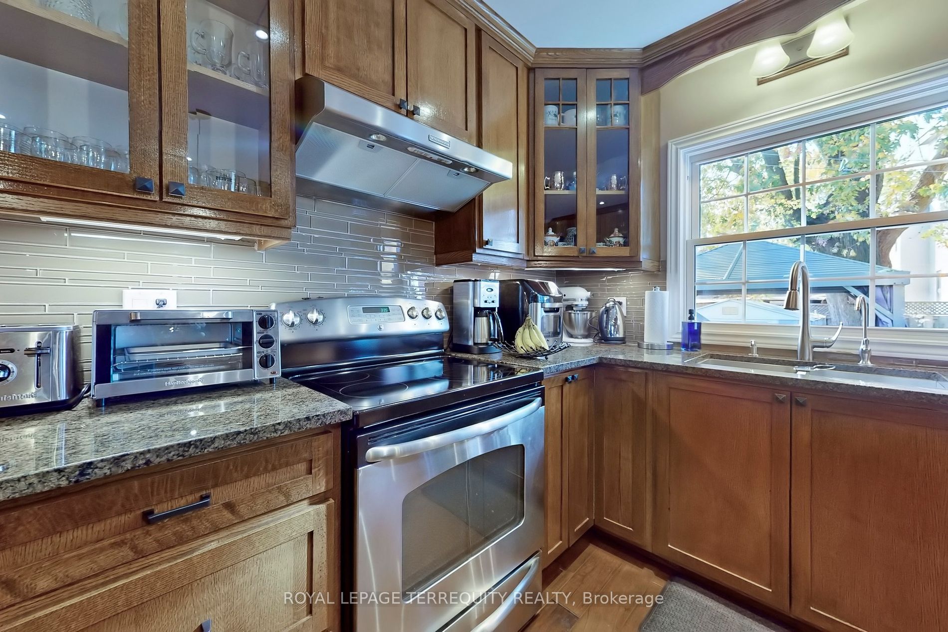 36 Elmvale Blvd