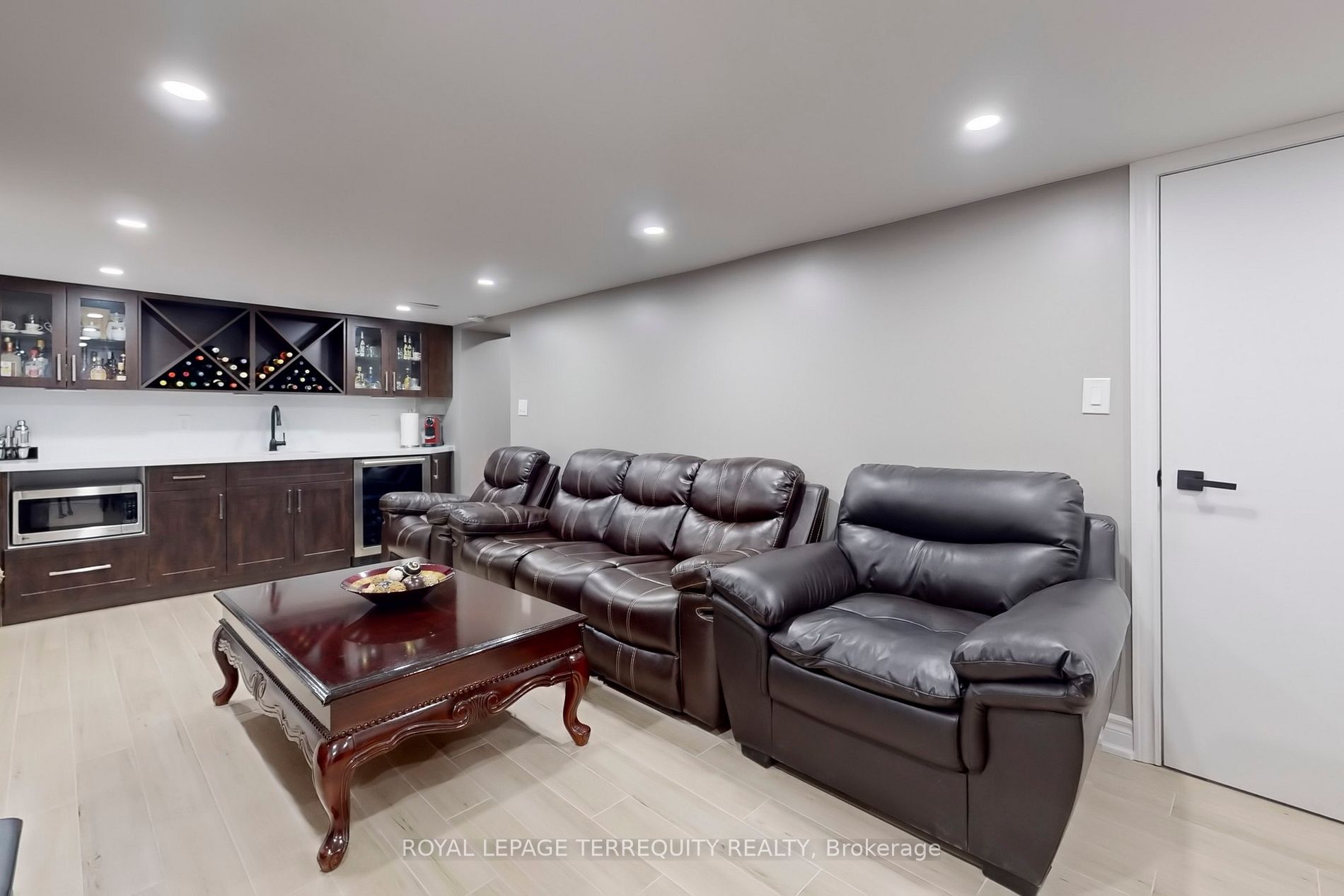36 Elmvale Blvd
