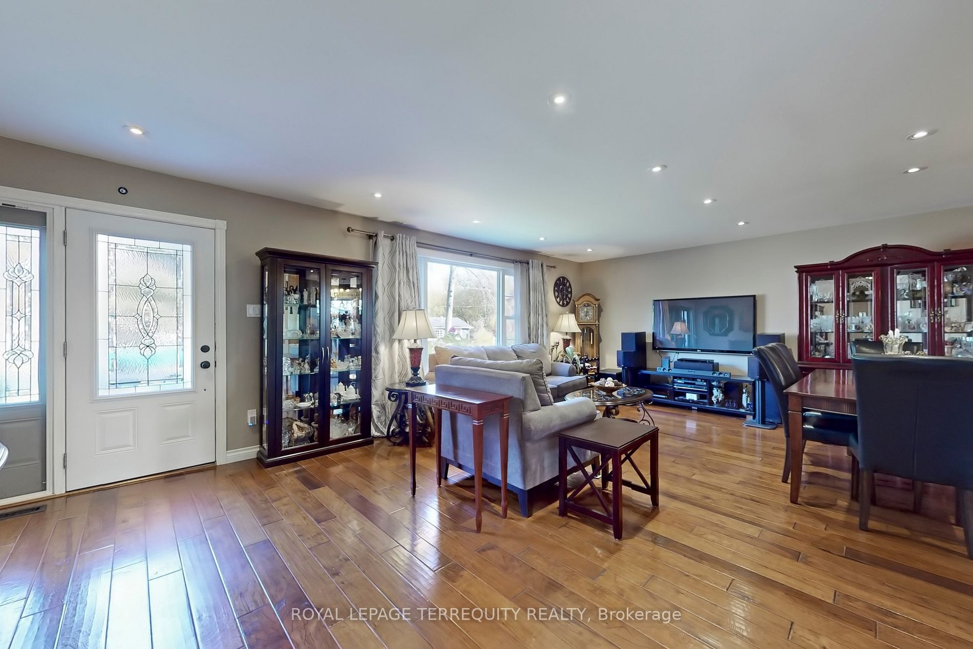 36 Elmvale Blvd