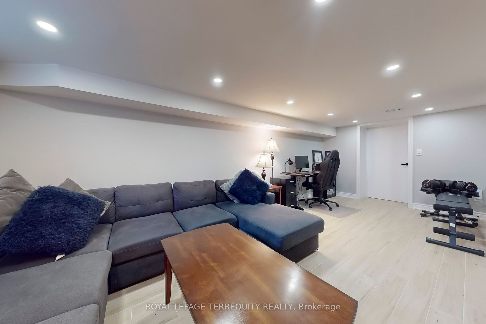 36 Elmvale Blvd