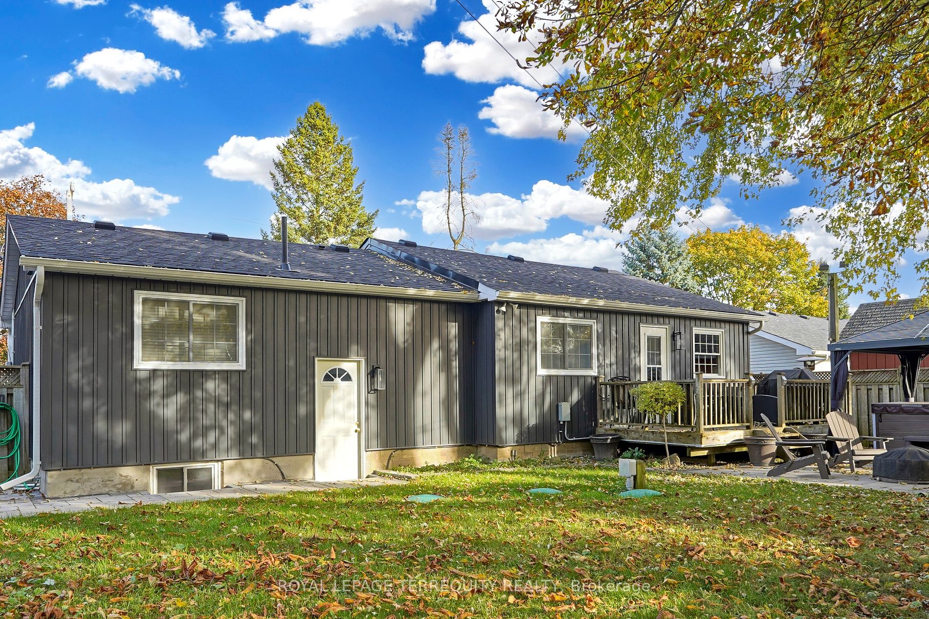 36 Elmvale Blvd