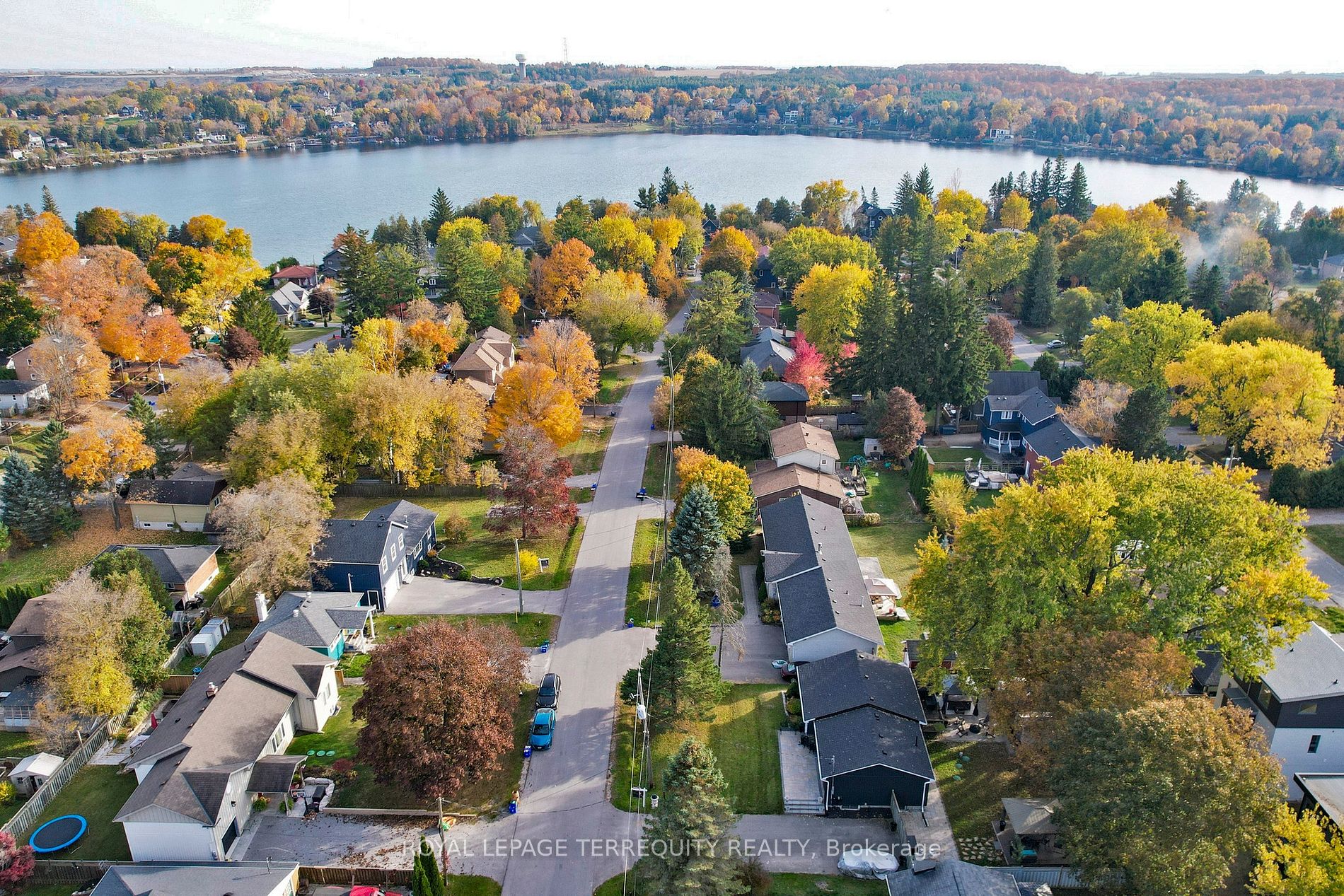 36 Elmvale Blvd