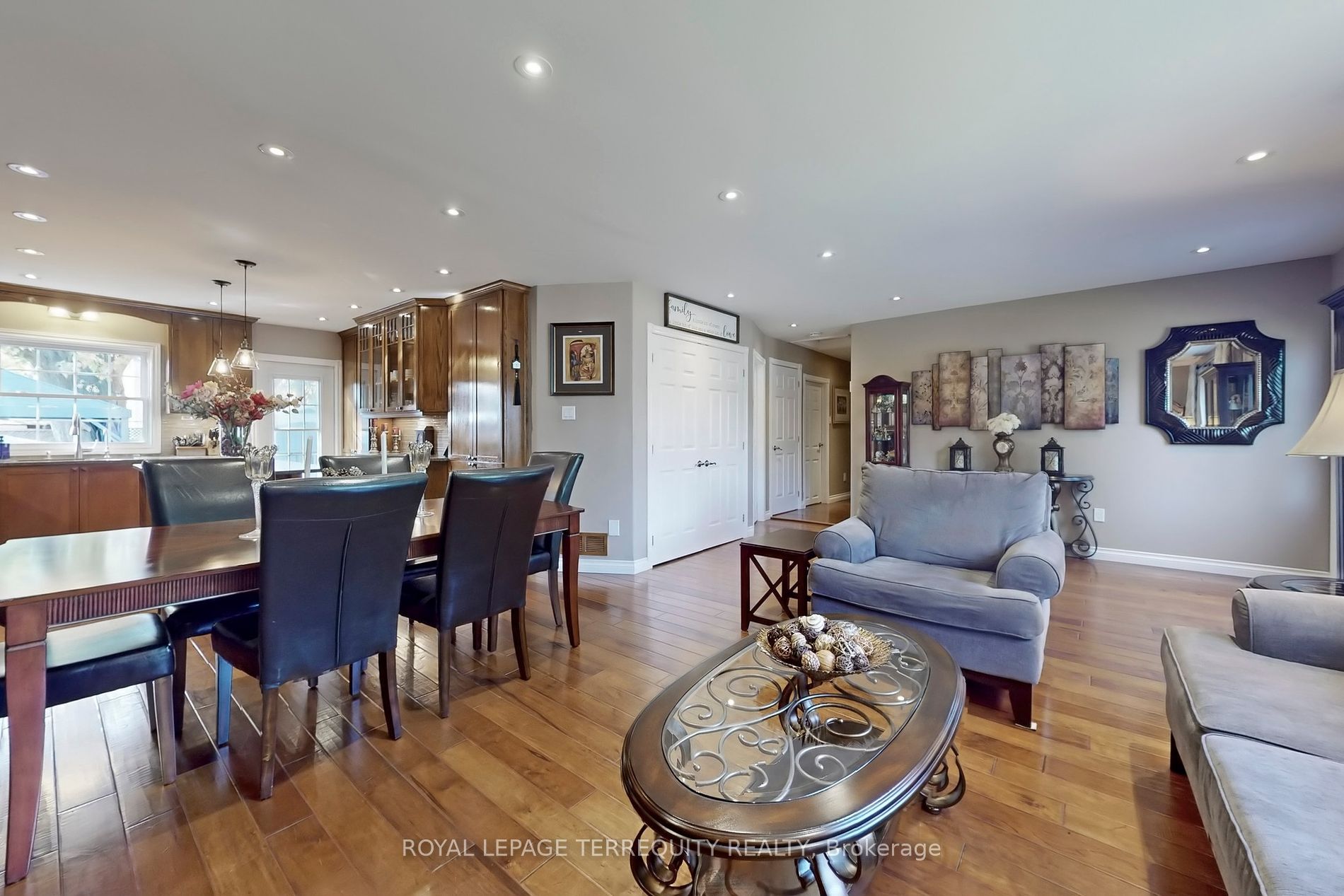 36 Elmvale Blvd