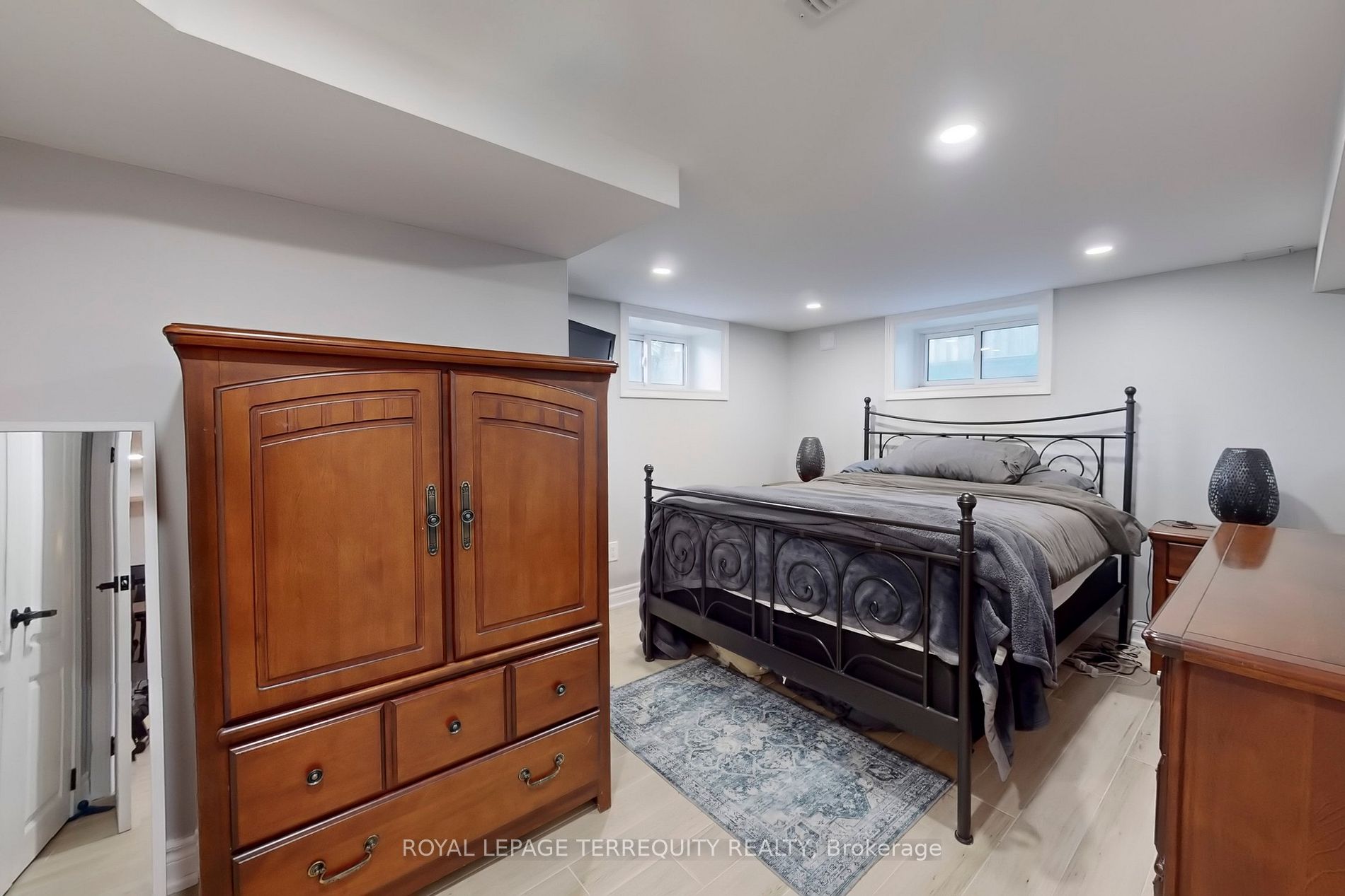 36 Elmvale Blvd